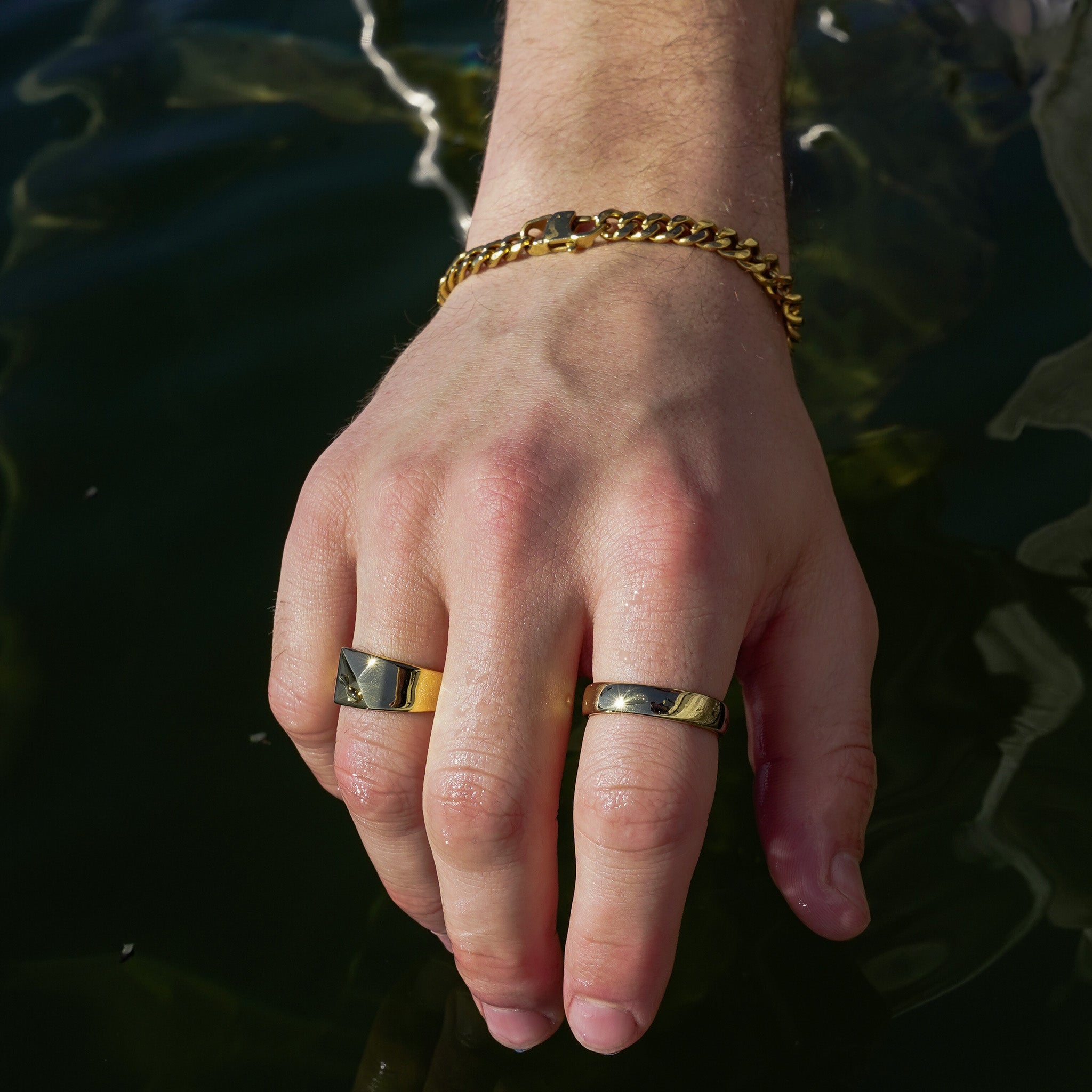 Kant Signature ring - Gold-toned