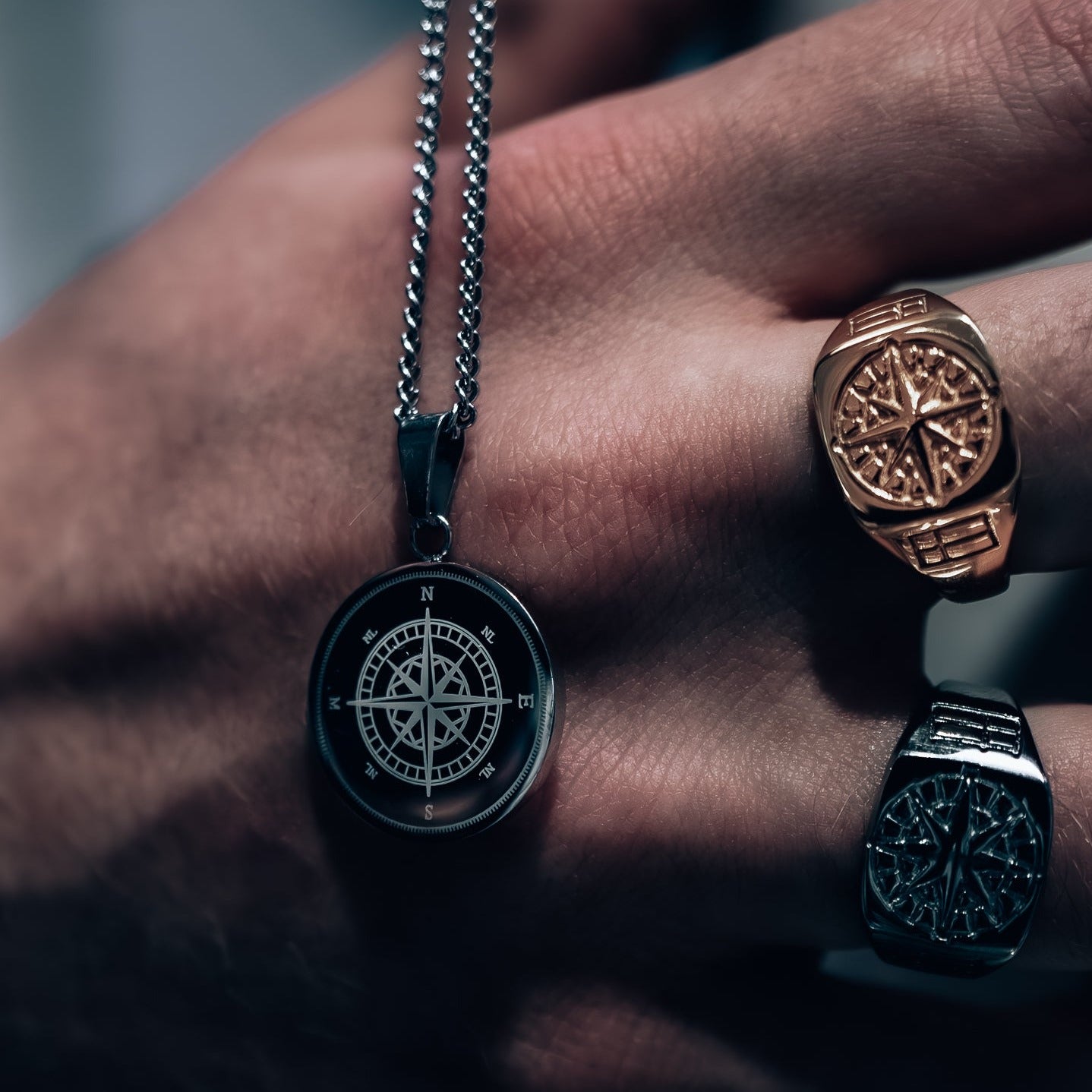 NL Compass pendant - Silver-toned