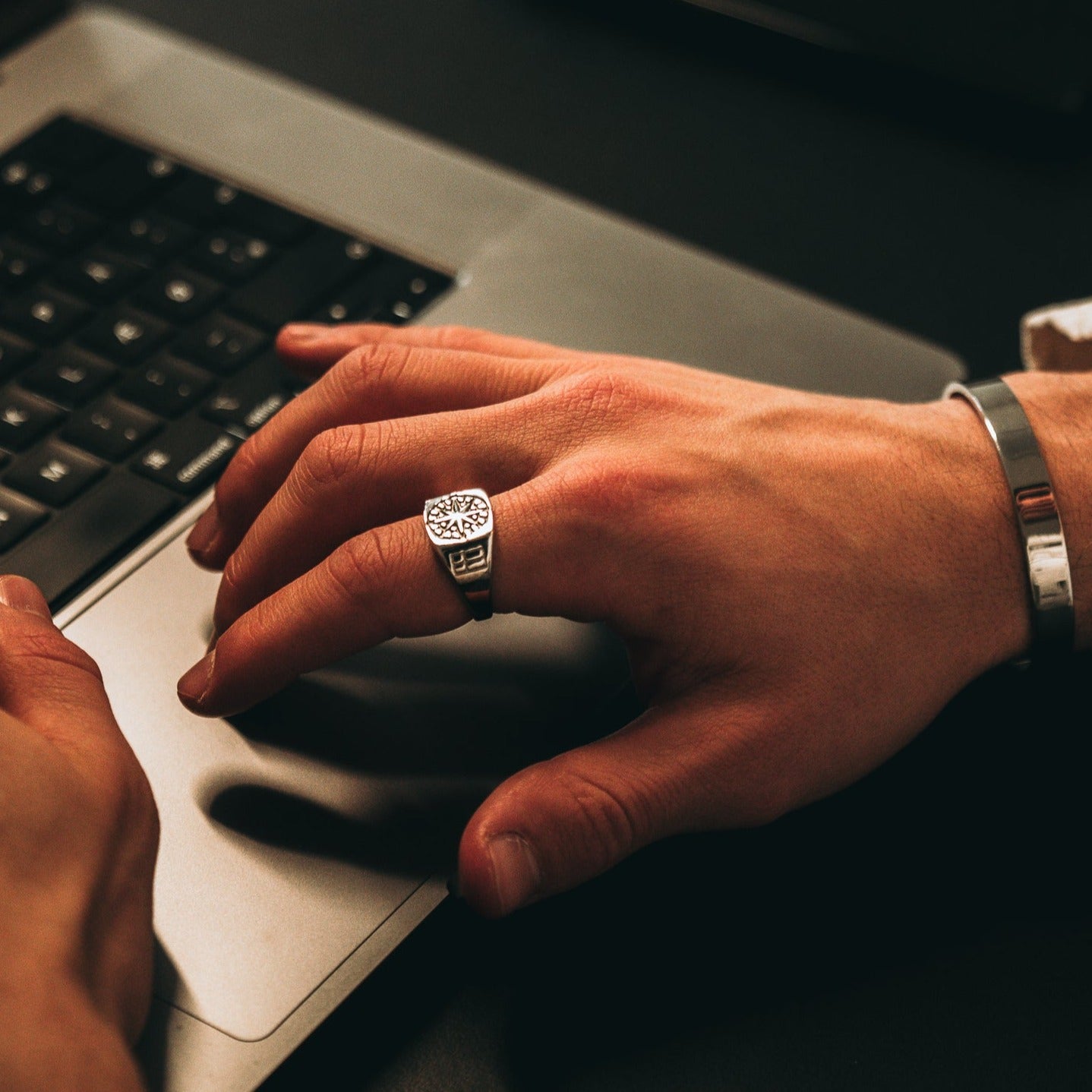 Compass Signature - Silver-toned ring