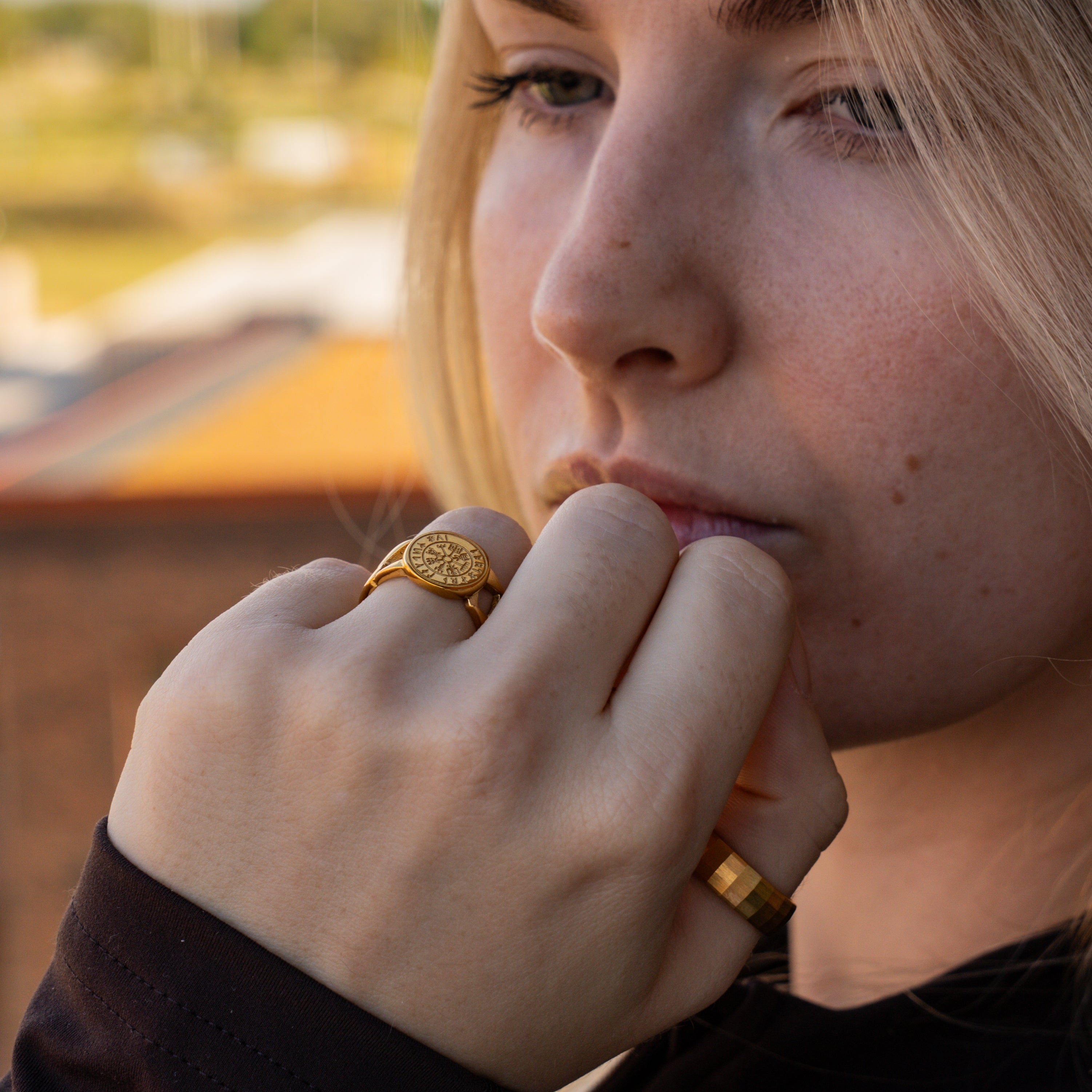 Vegvisir Chain Signature - Gold-toned ring