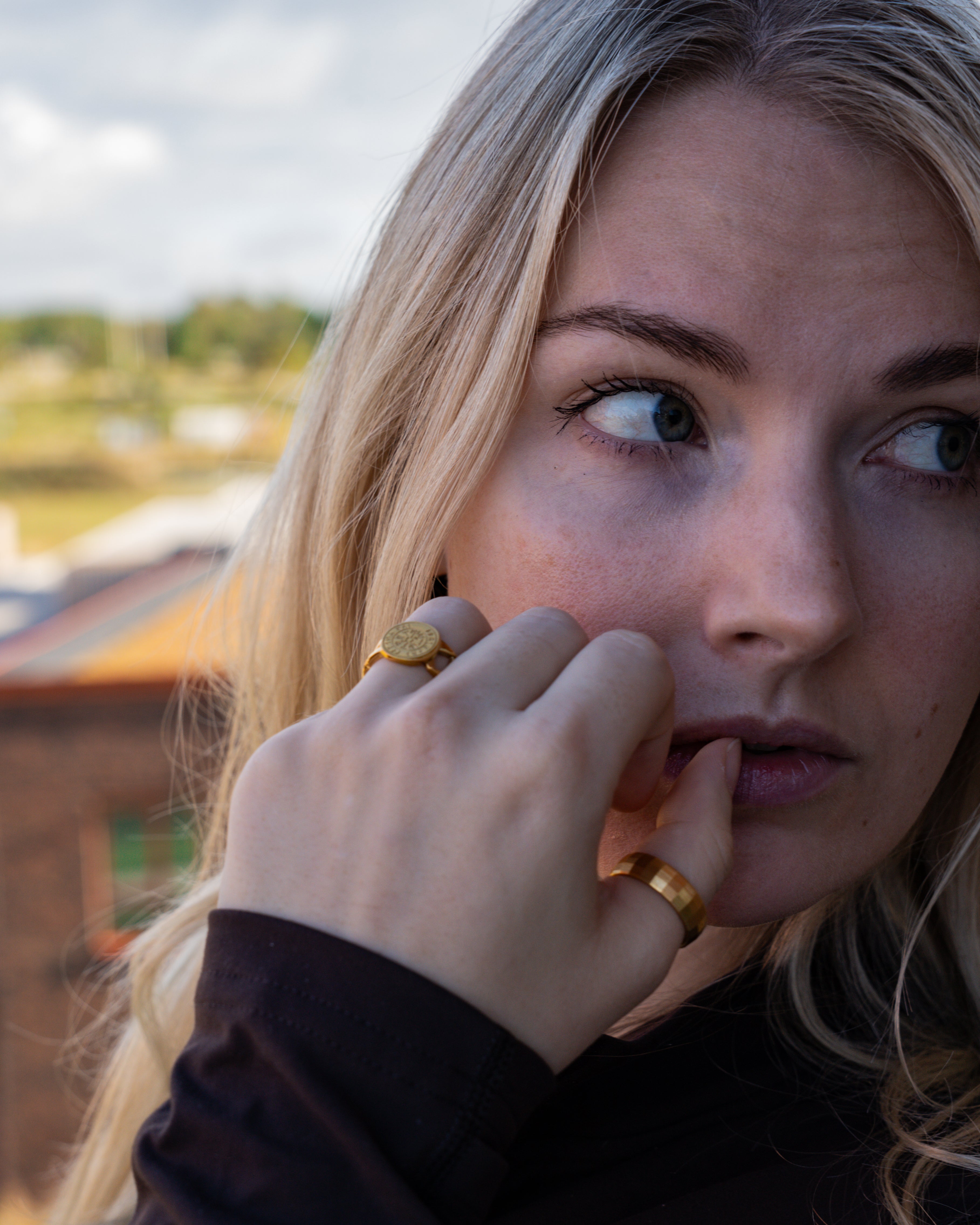 Vegvisir Chain Signature - Gold-toned ring