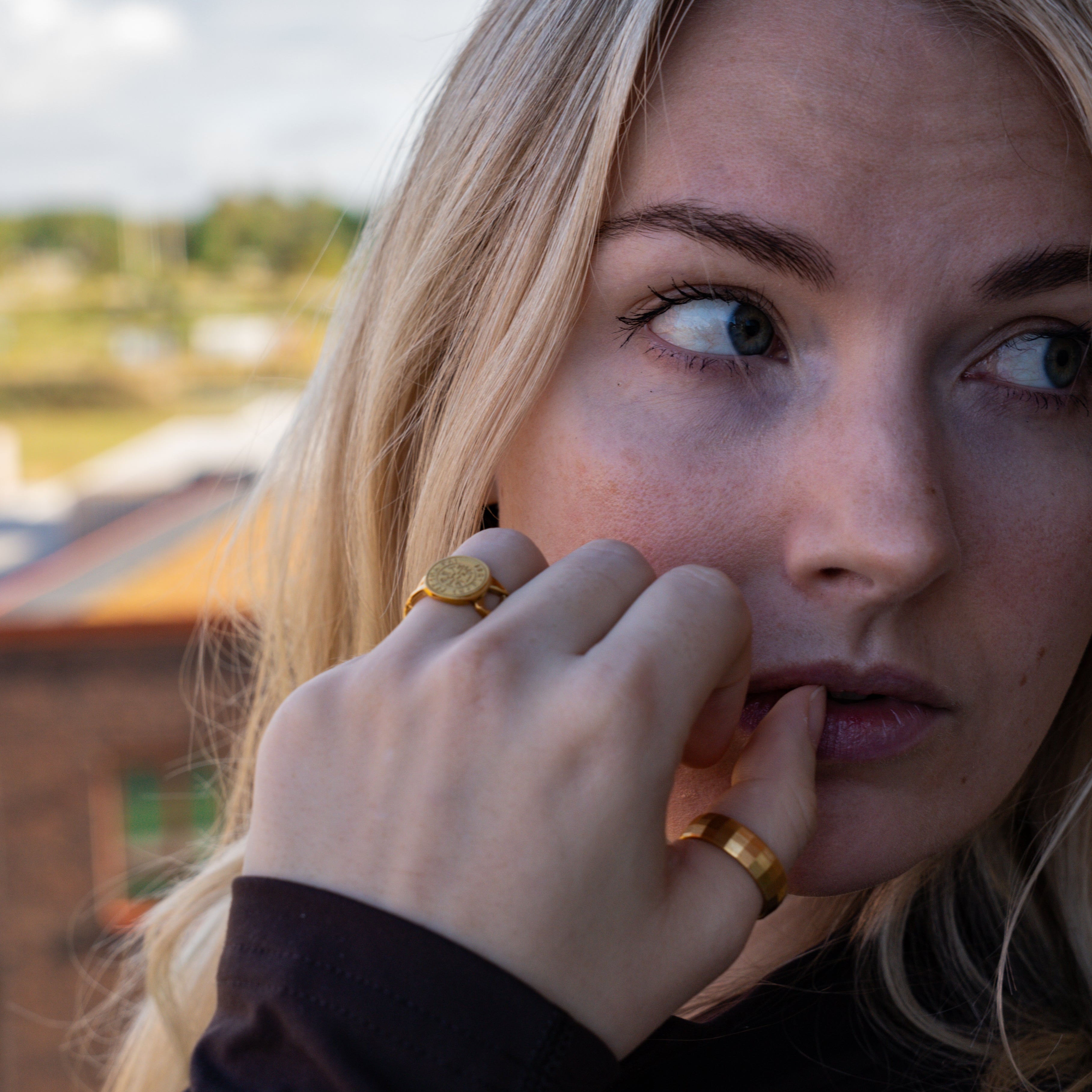 Vegvisir Chain Signature - Gold-toned ring