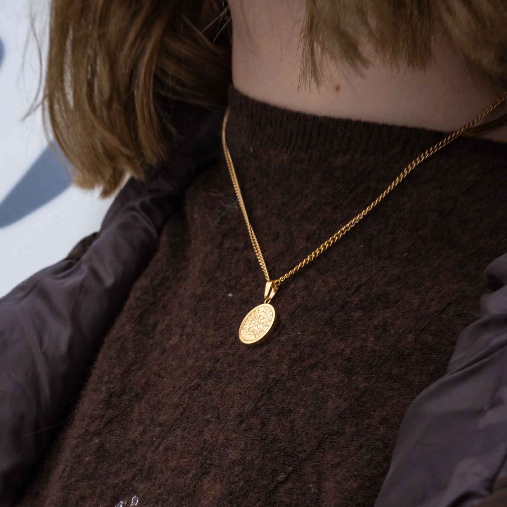NL Minimal Vegvisir pendant - Gold-toned