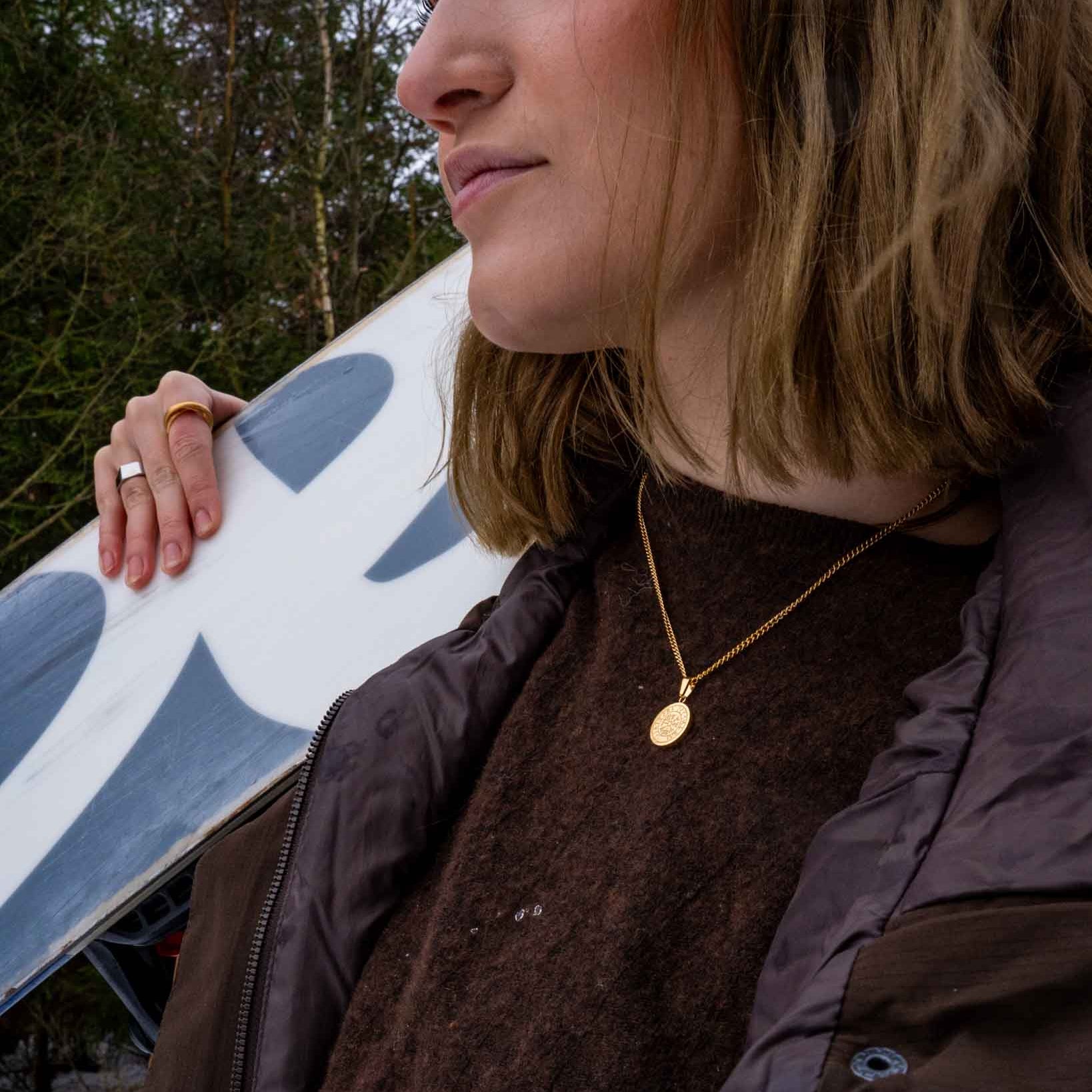 NL Minimal Vegvisir pendant - Gold-toned