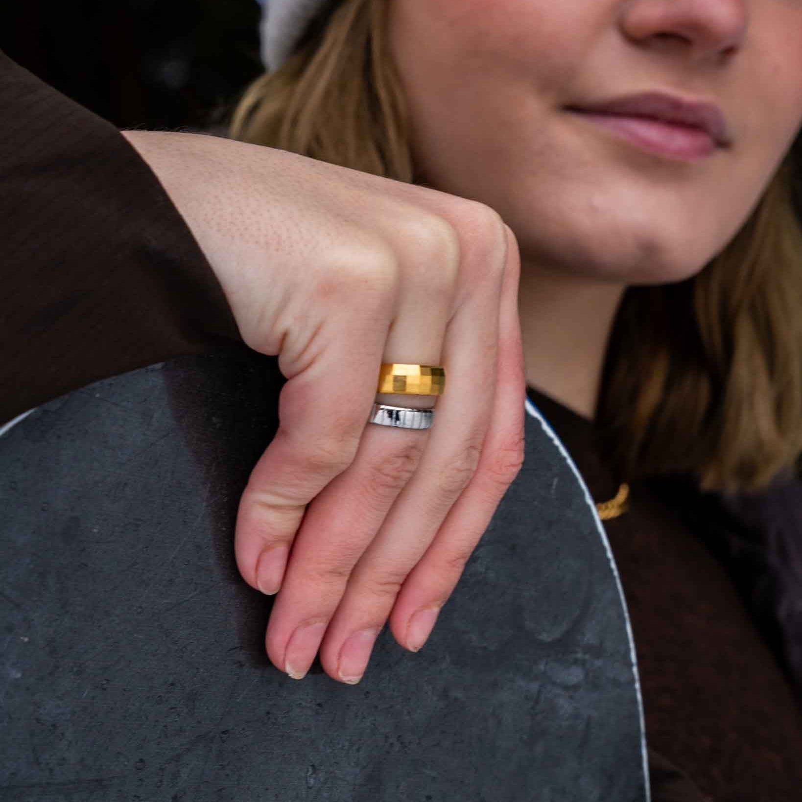 Siempre Cushion band - Gold-toned ring