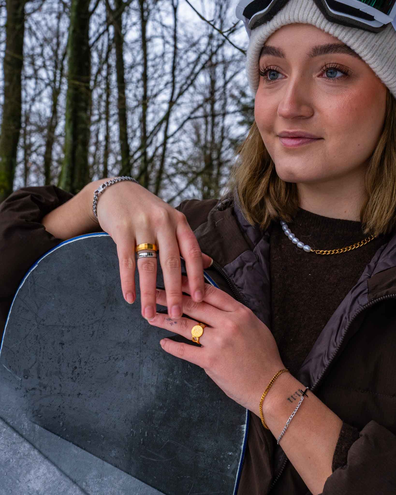 Vegvisir Chain Signature - Gold-toned ring