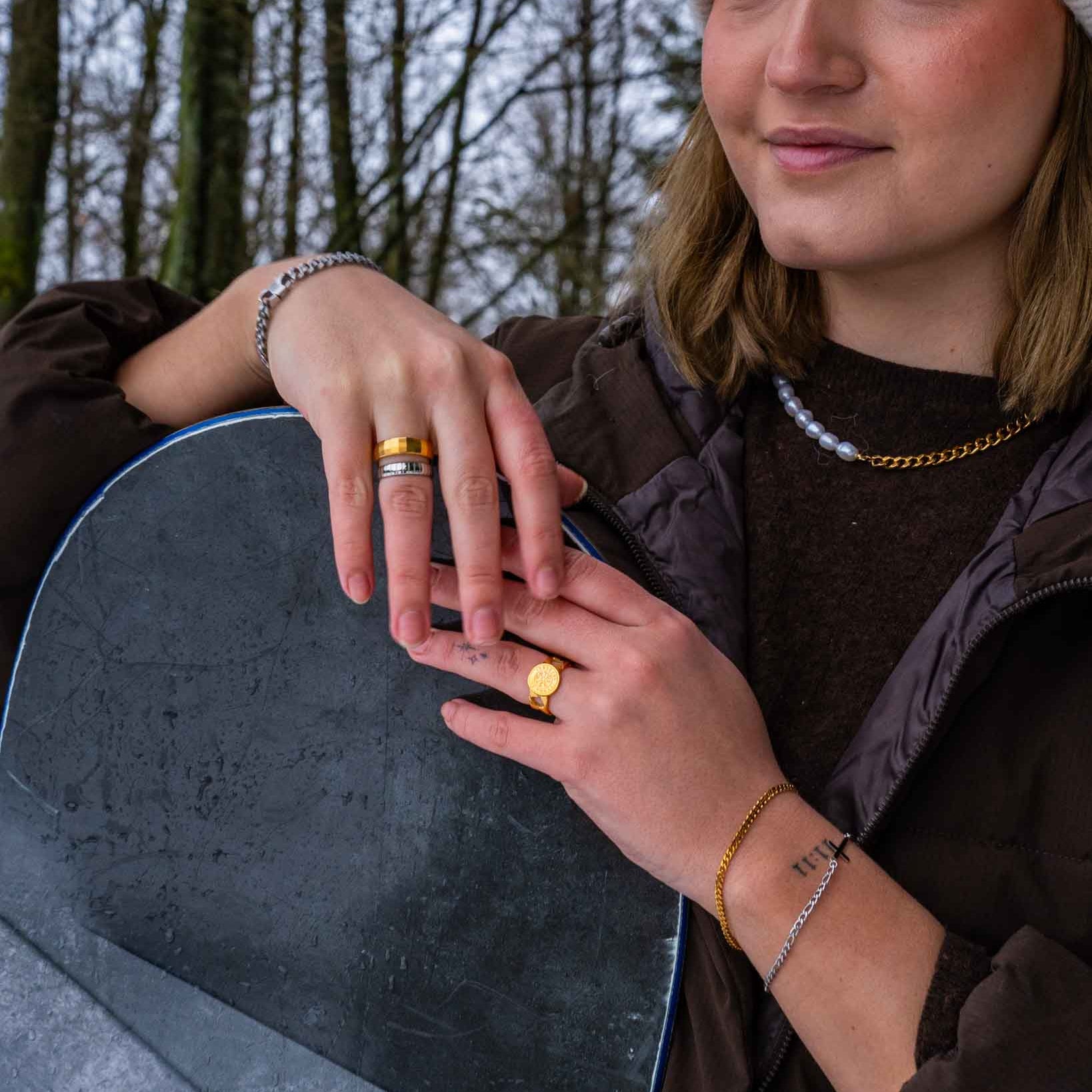 Vegvisir Chain Signature - Gold-toned ring