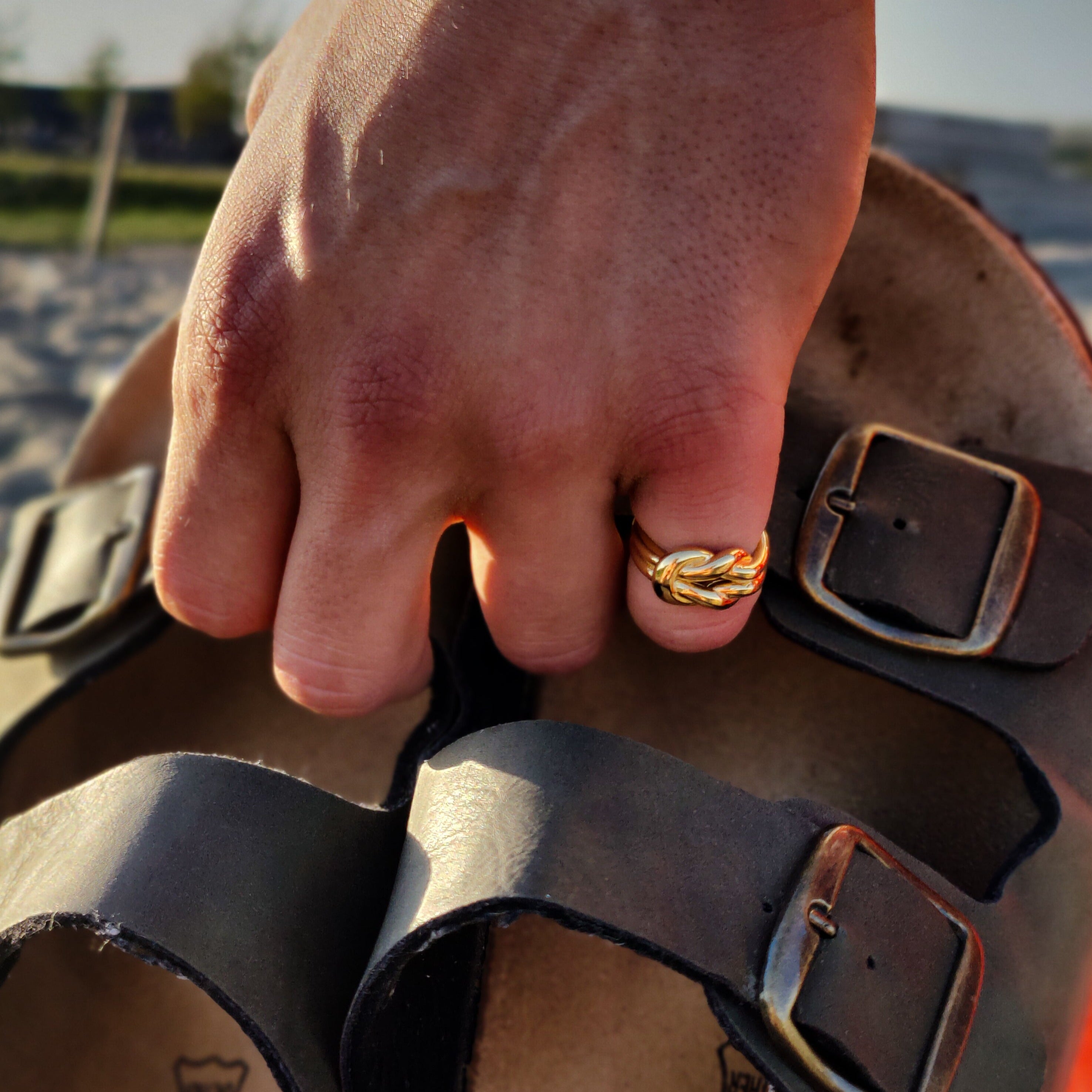 Perpetual band ring - Gold-toned