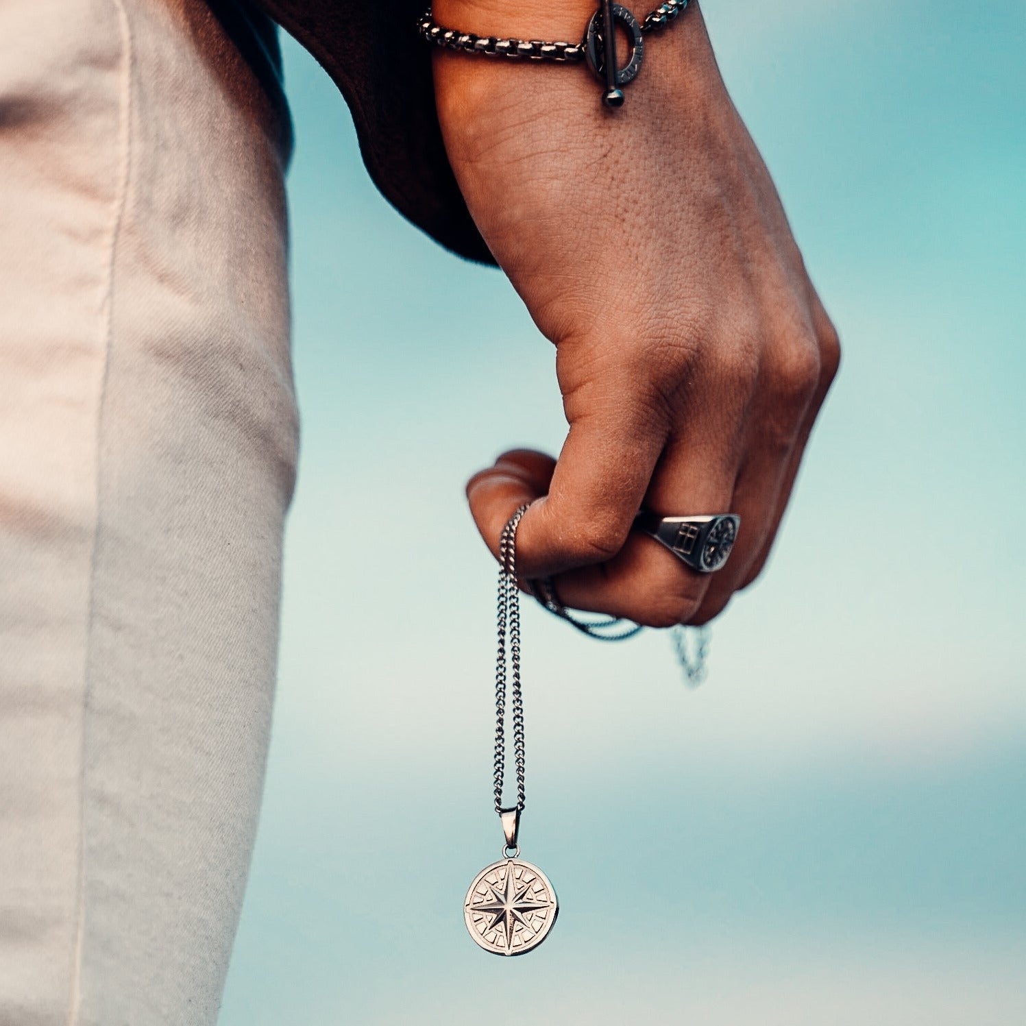 Compass pendant 2.0 - Silver-toned