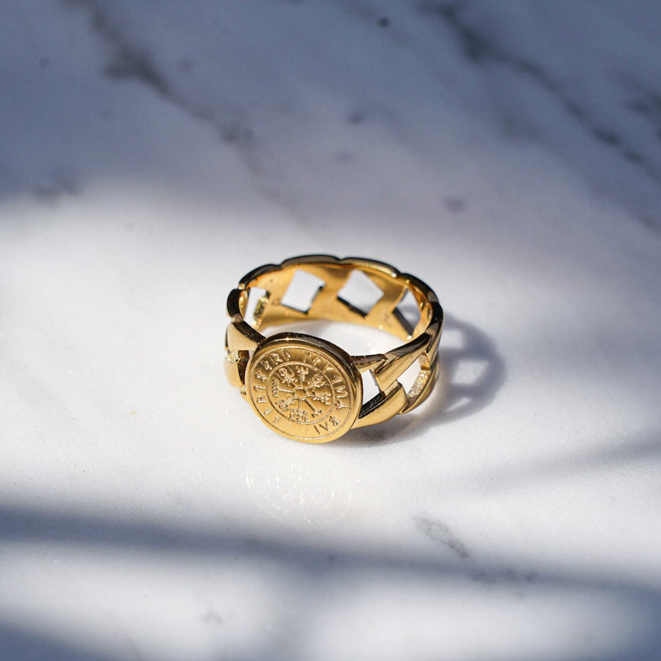 Vegvisir Chain Signature - Gold-toned ring