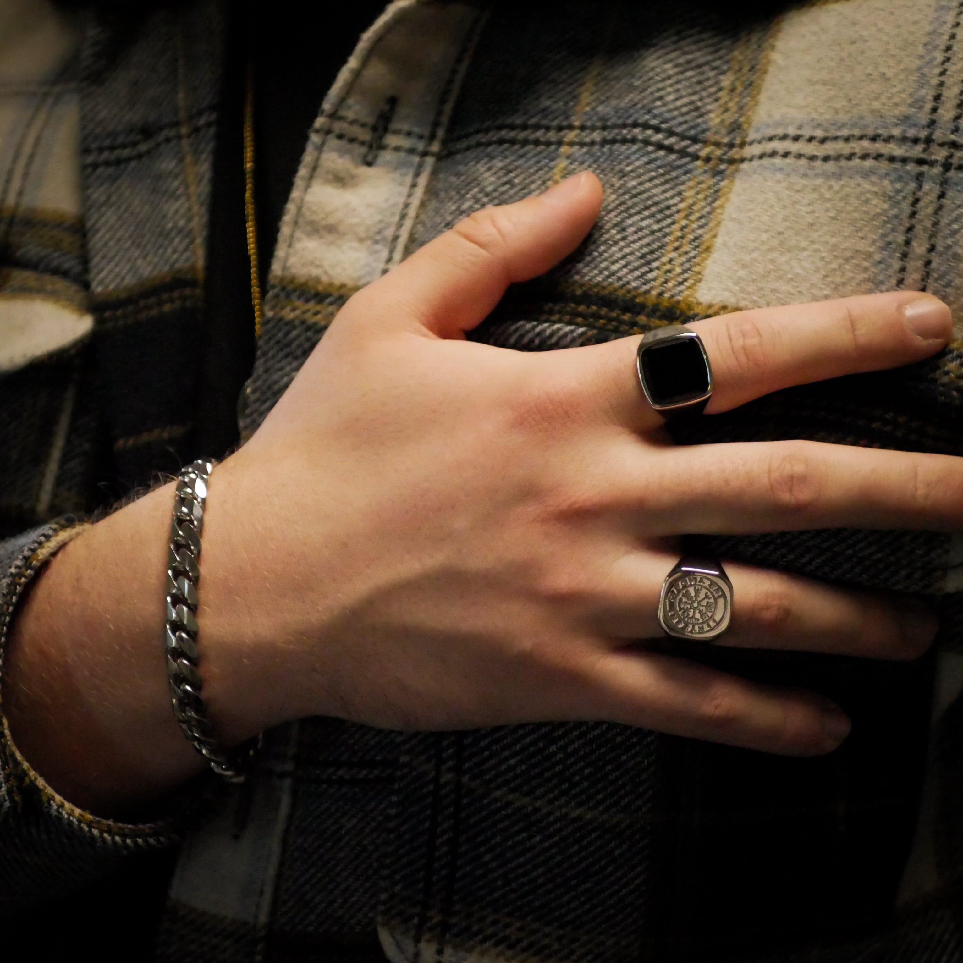Black Onyx Oversize Signature - Silver-toned ring