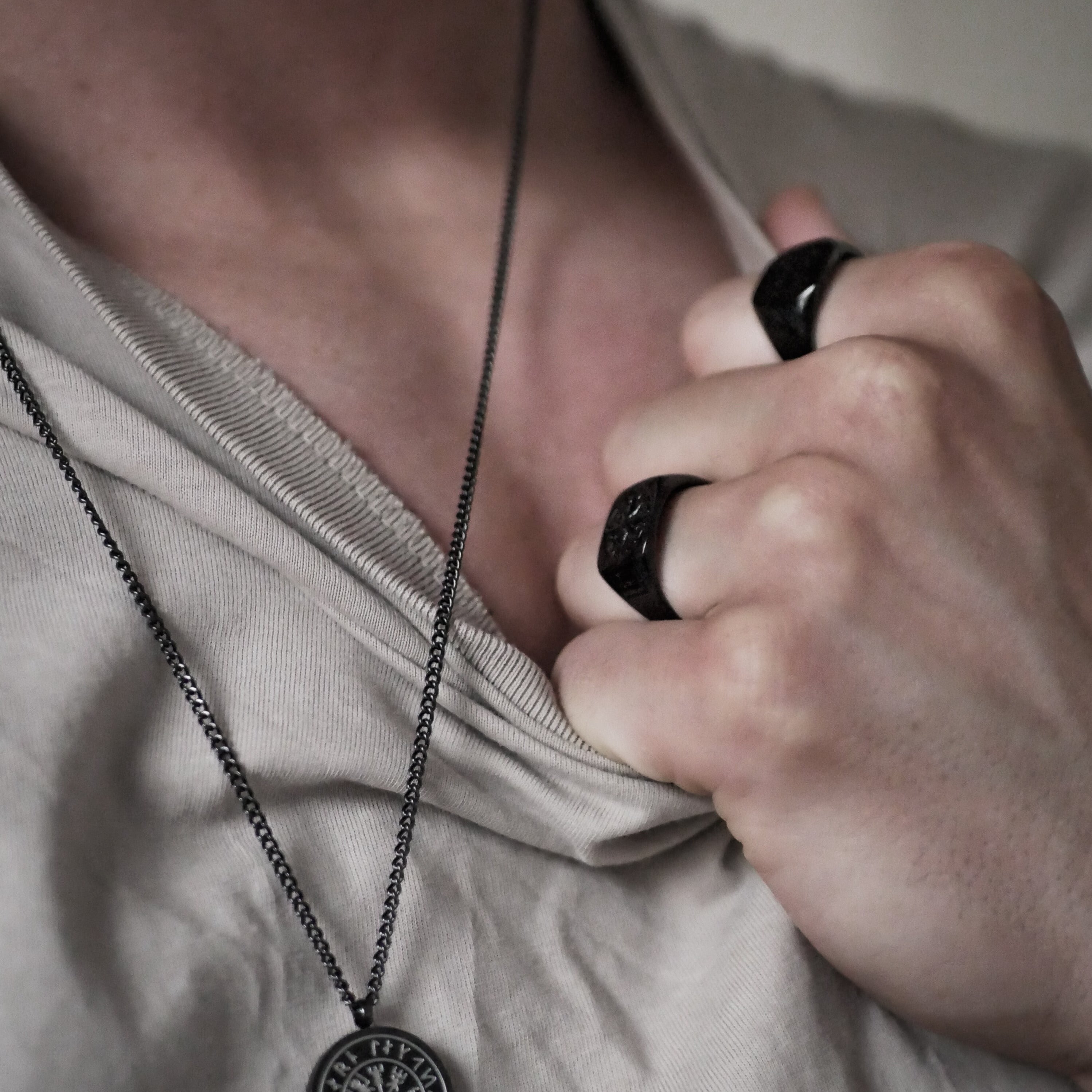 Compass Signature - Black ring