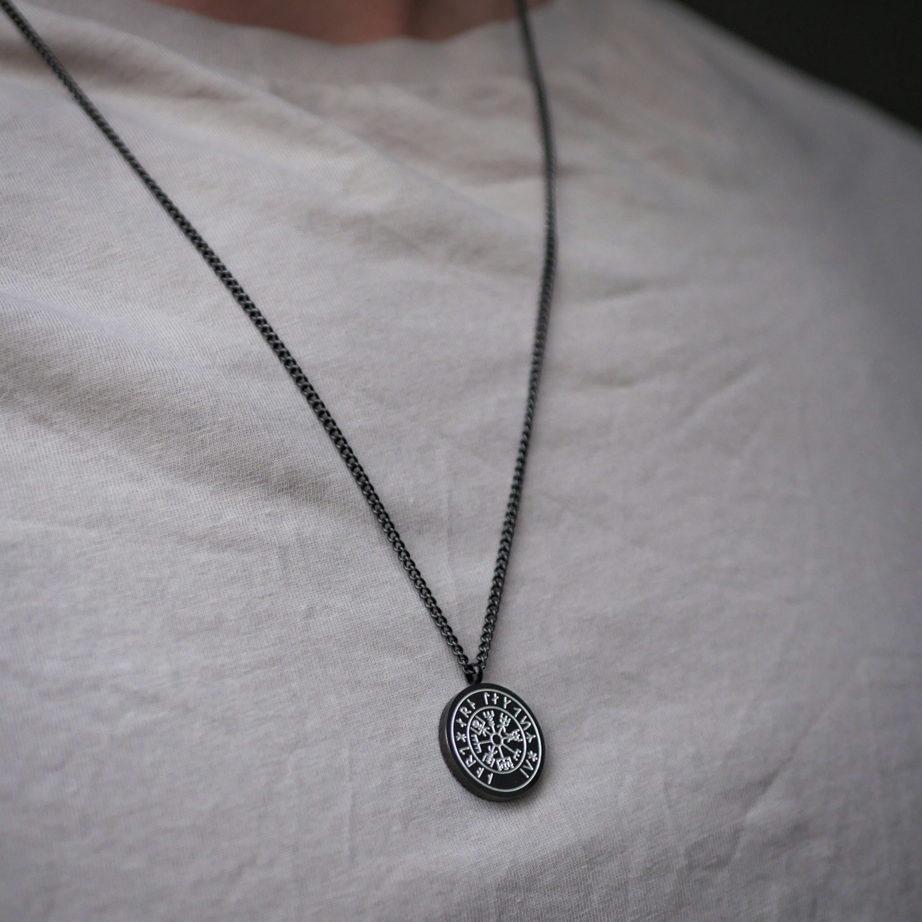 Vegvisir pendant - Black