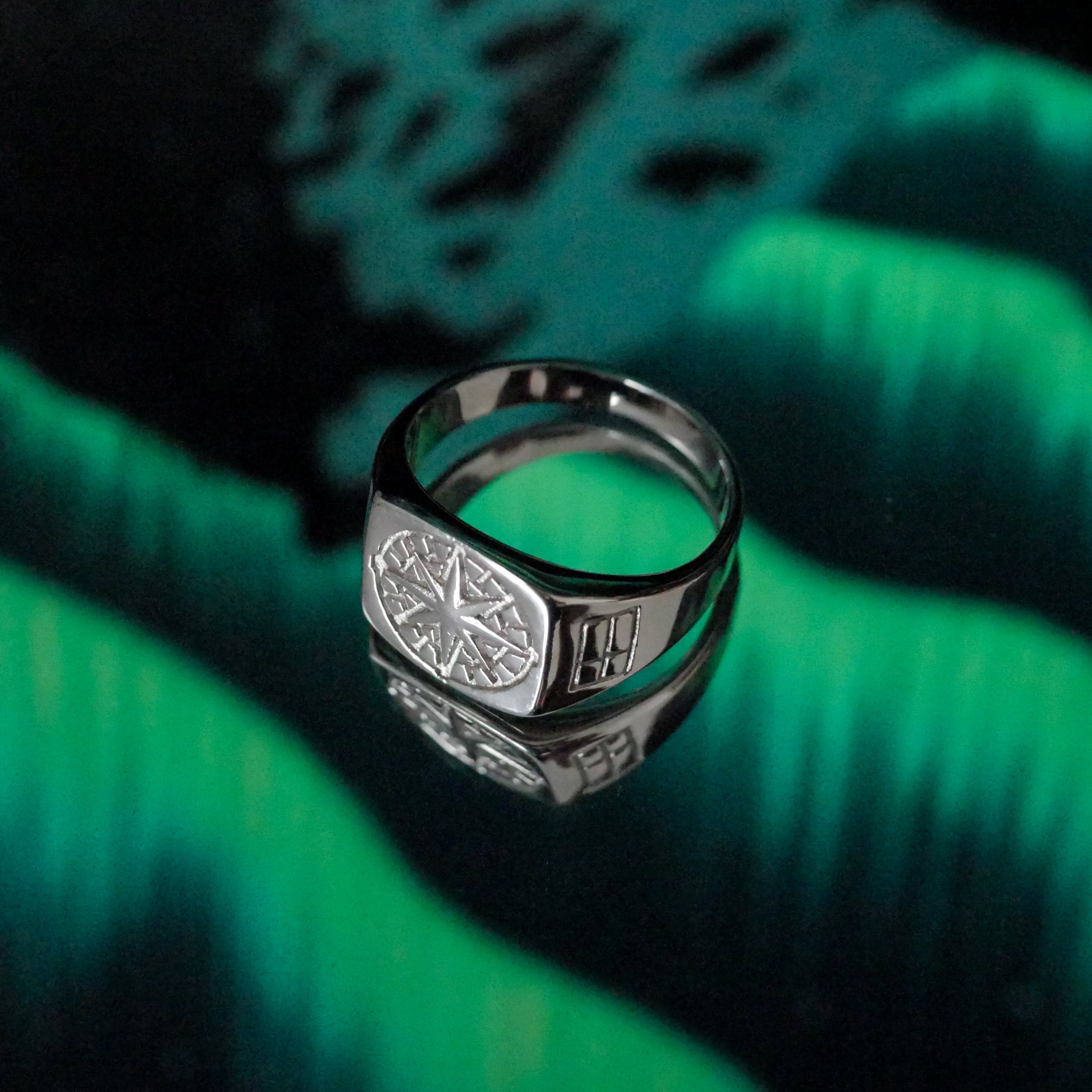 Compass Signature - Silver-toned ring