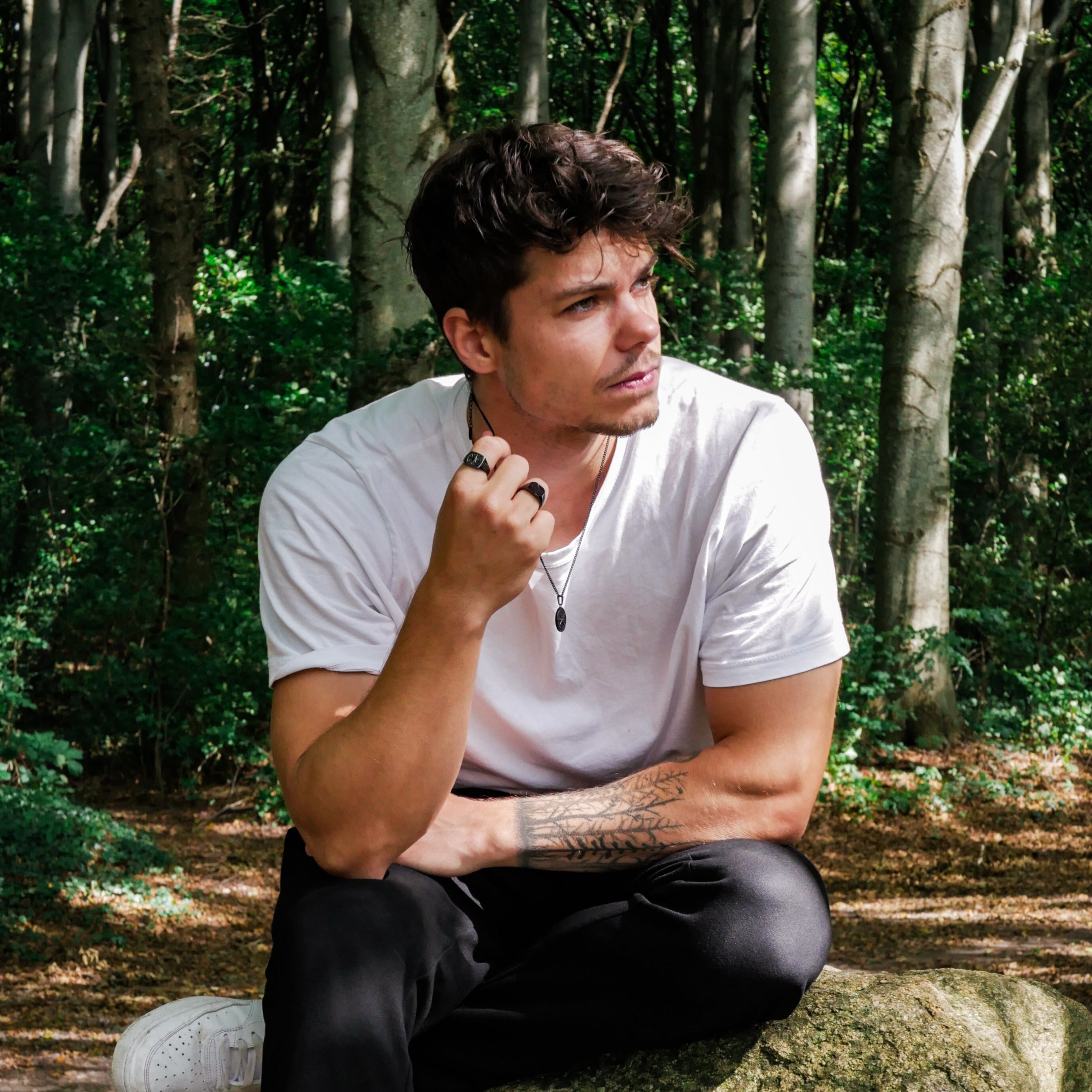 Compass Signature - Black ring