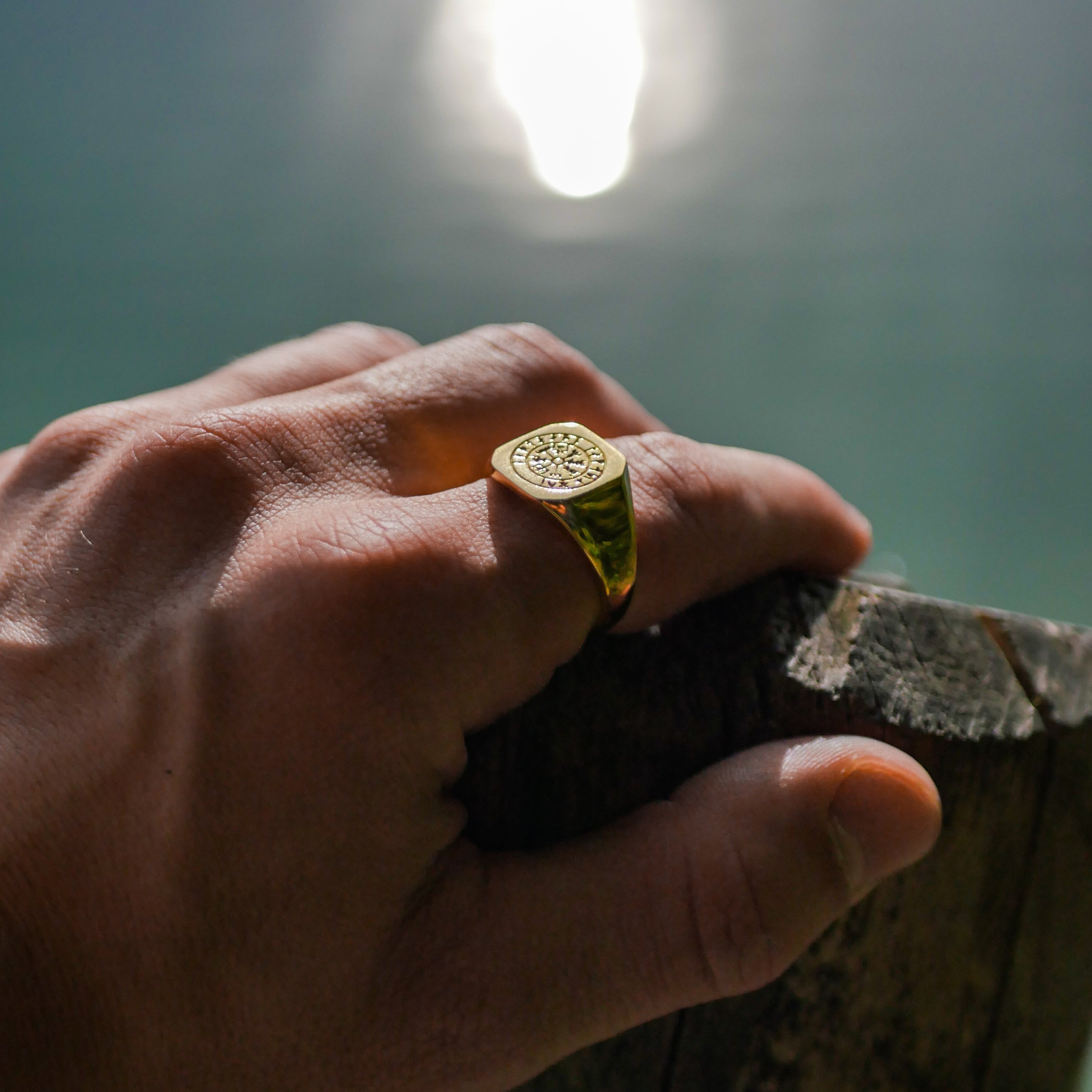 Vegvisir Signature - Gold-toned ring