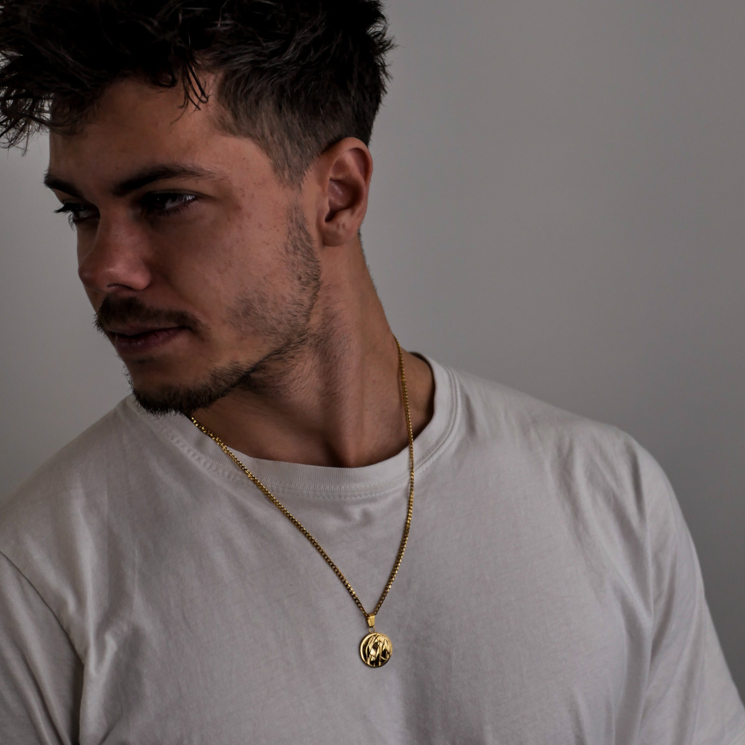 NL Armor pendant - Gold-toned
