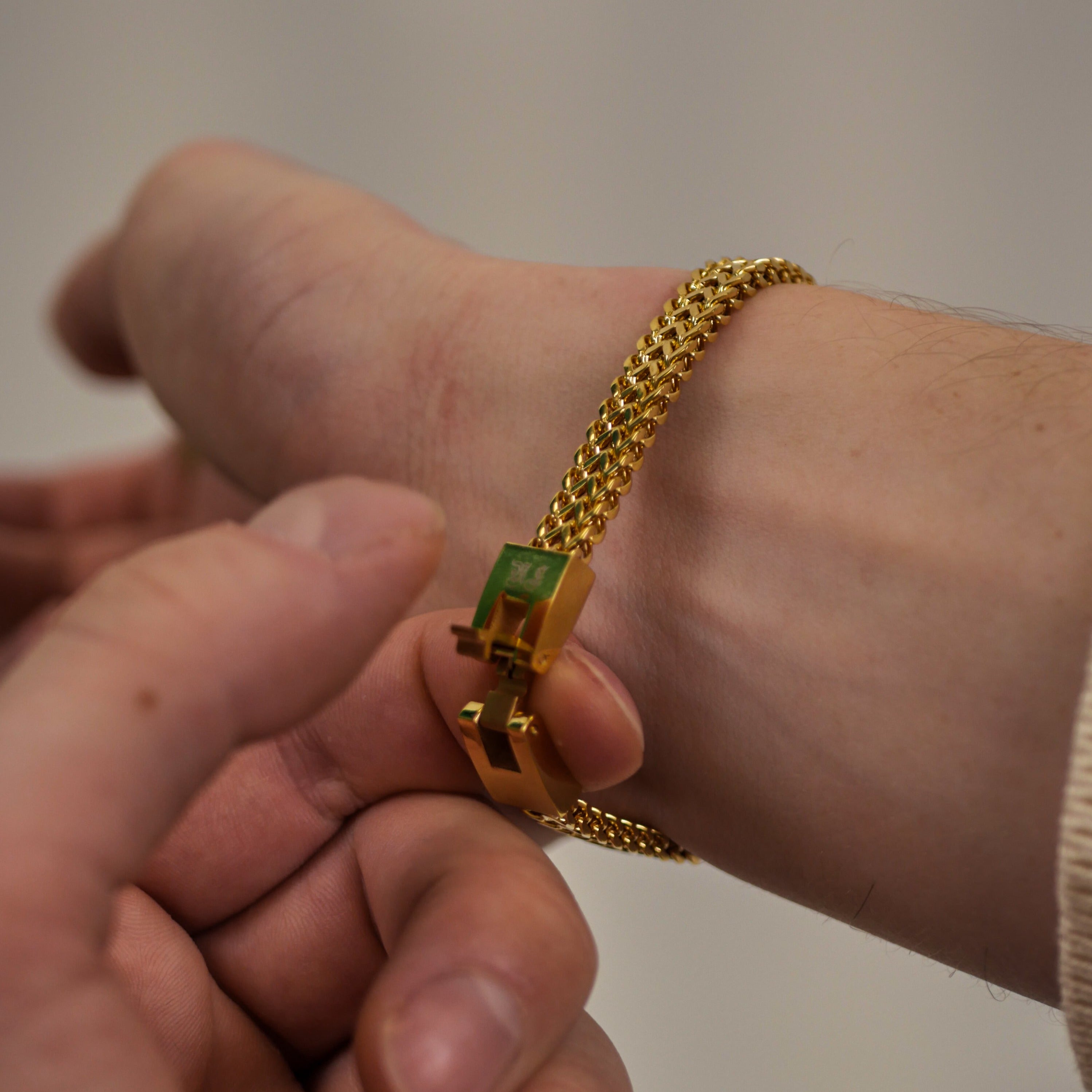 Fehu bracelet - Gold-toned