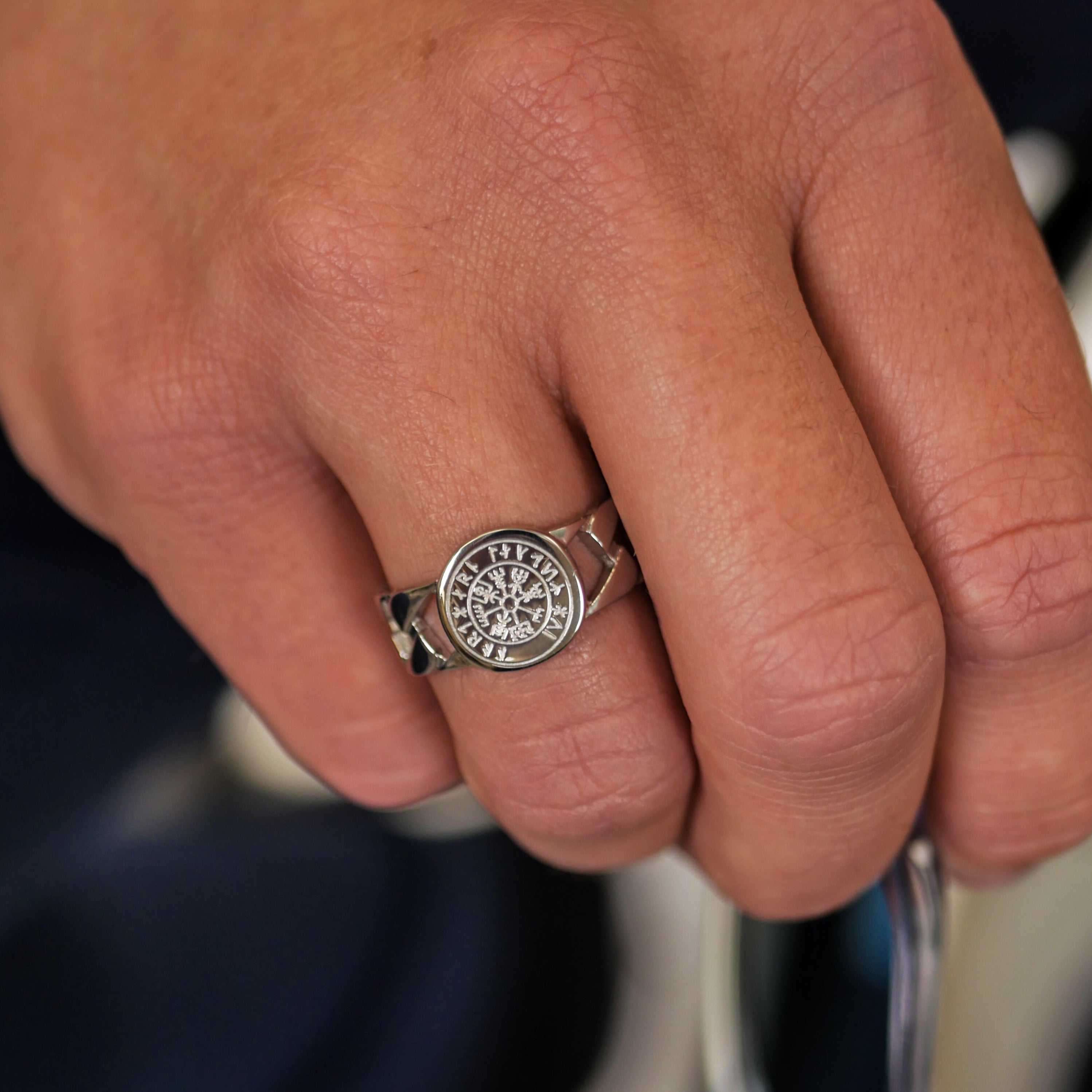 Vegvisir Chain Signature - Silver-toned ring