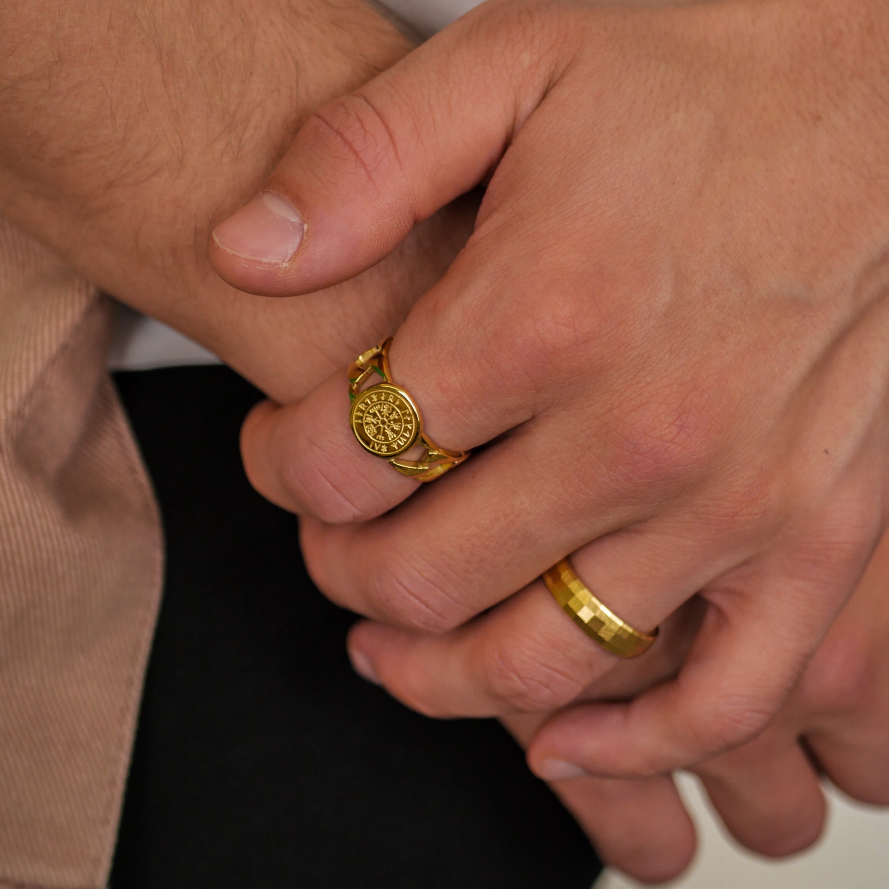 Vegvisir Chain Signature - Gold-toned ring