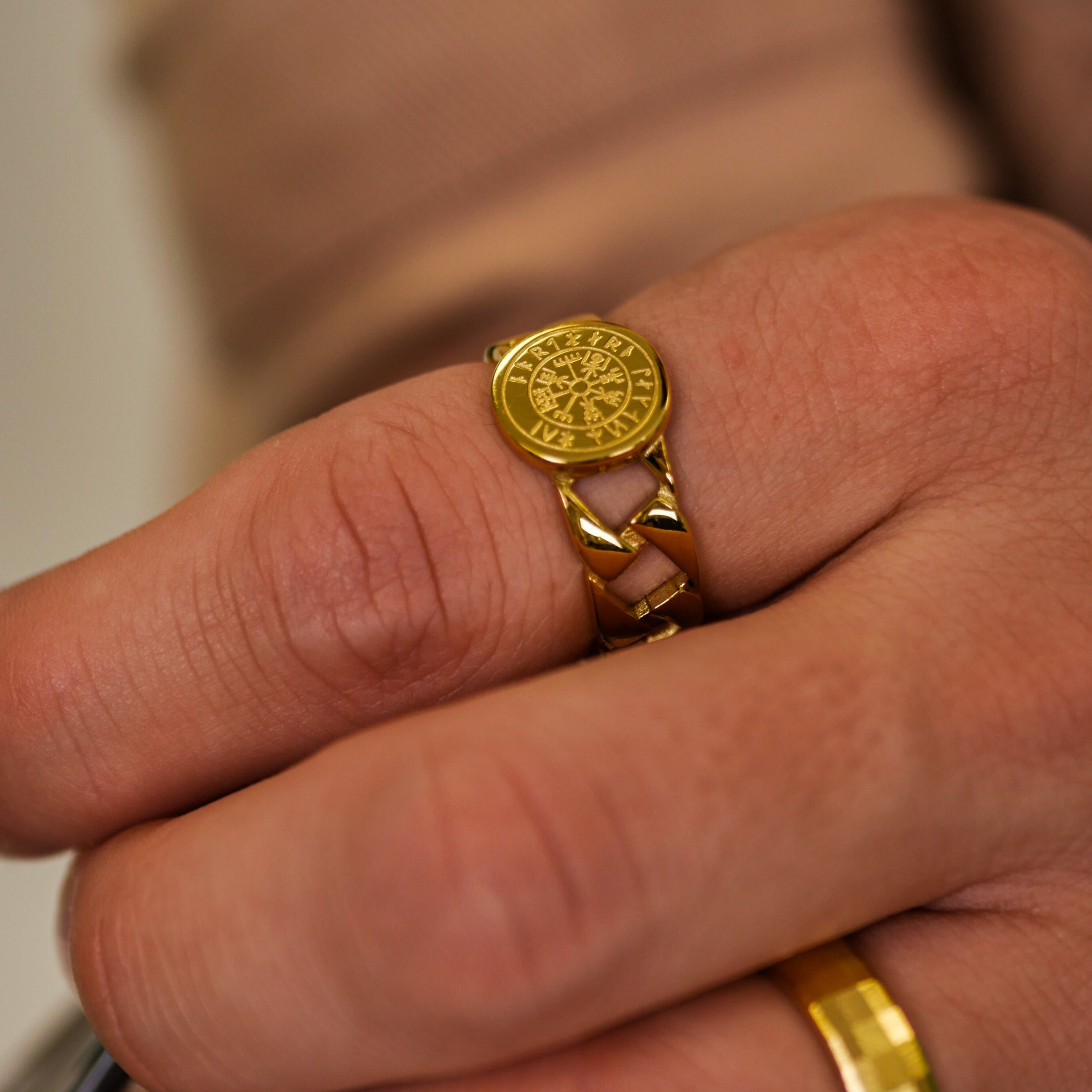 Vegvisir Chain Signature - Gold-toned ring