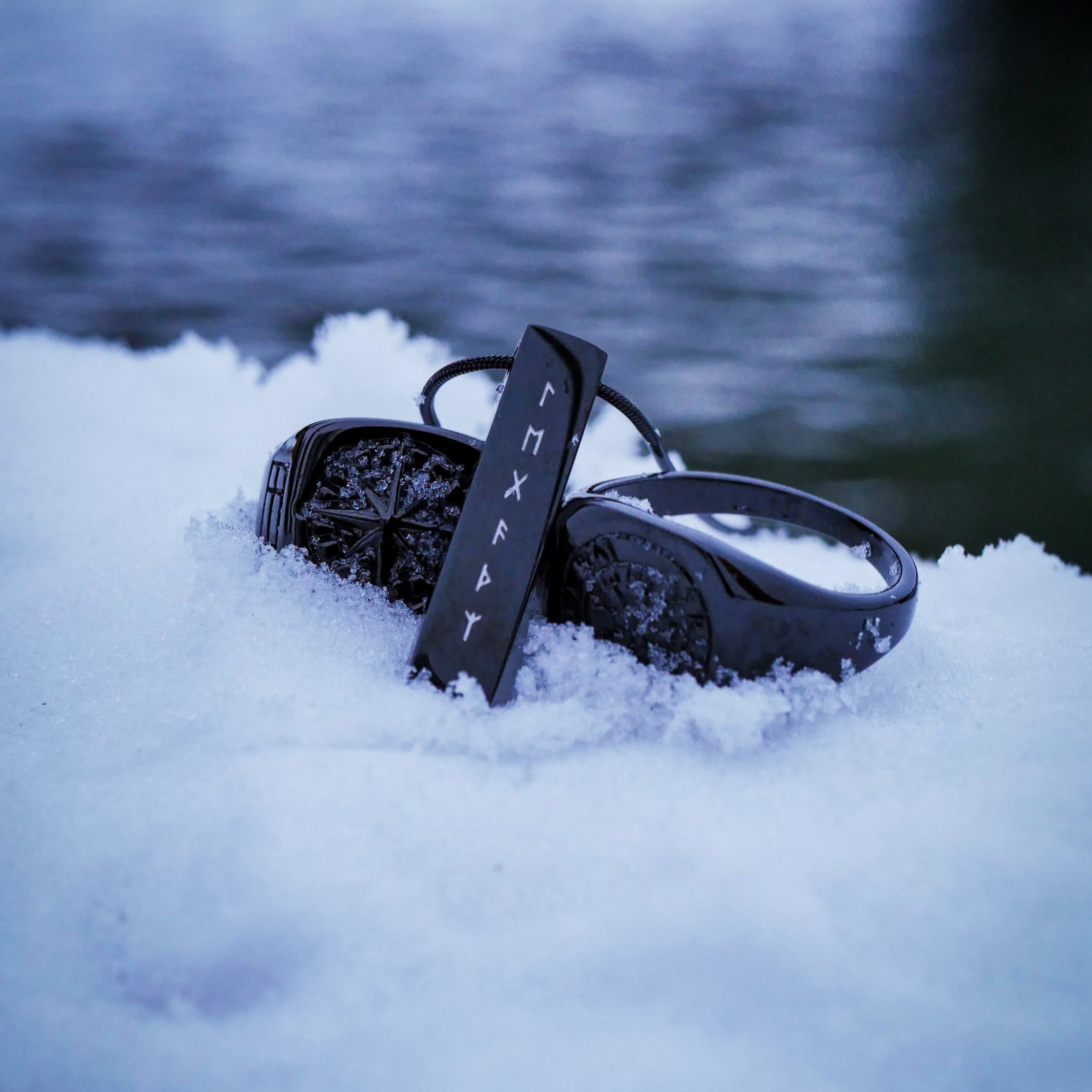 Compass Signature - Black ring