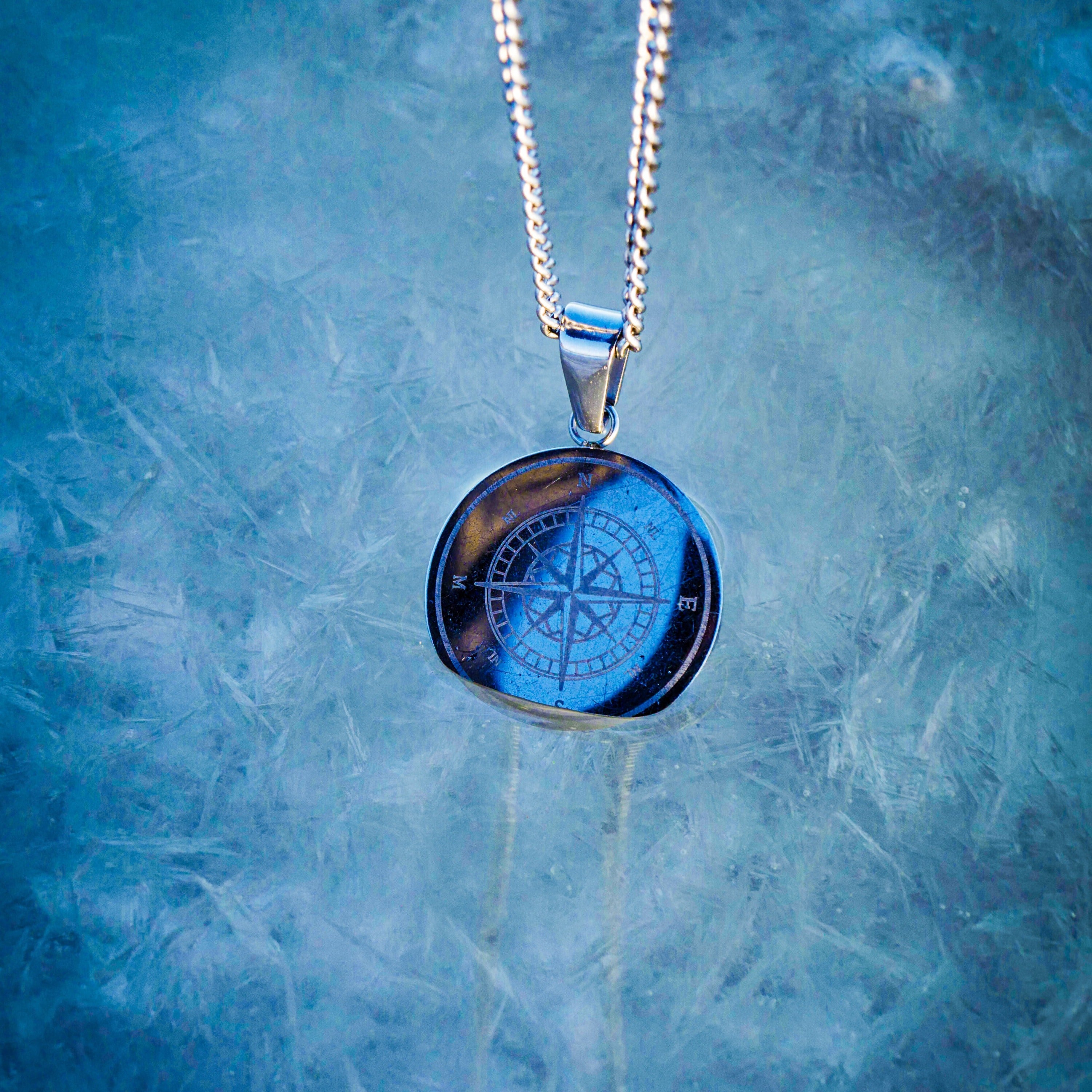 NL Compass pendant - Silver-toned