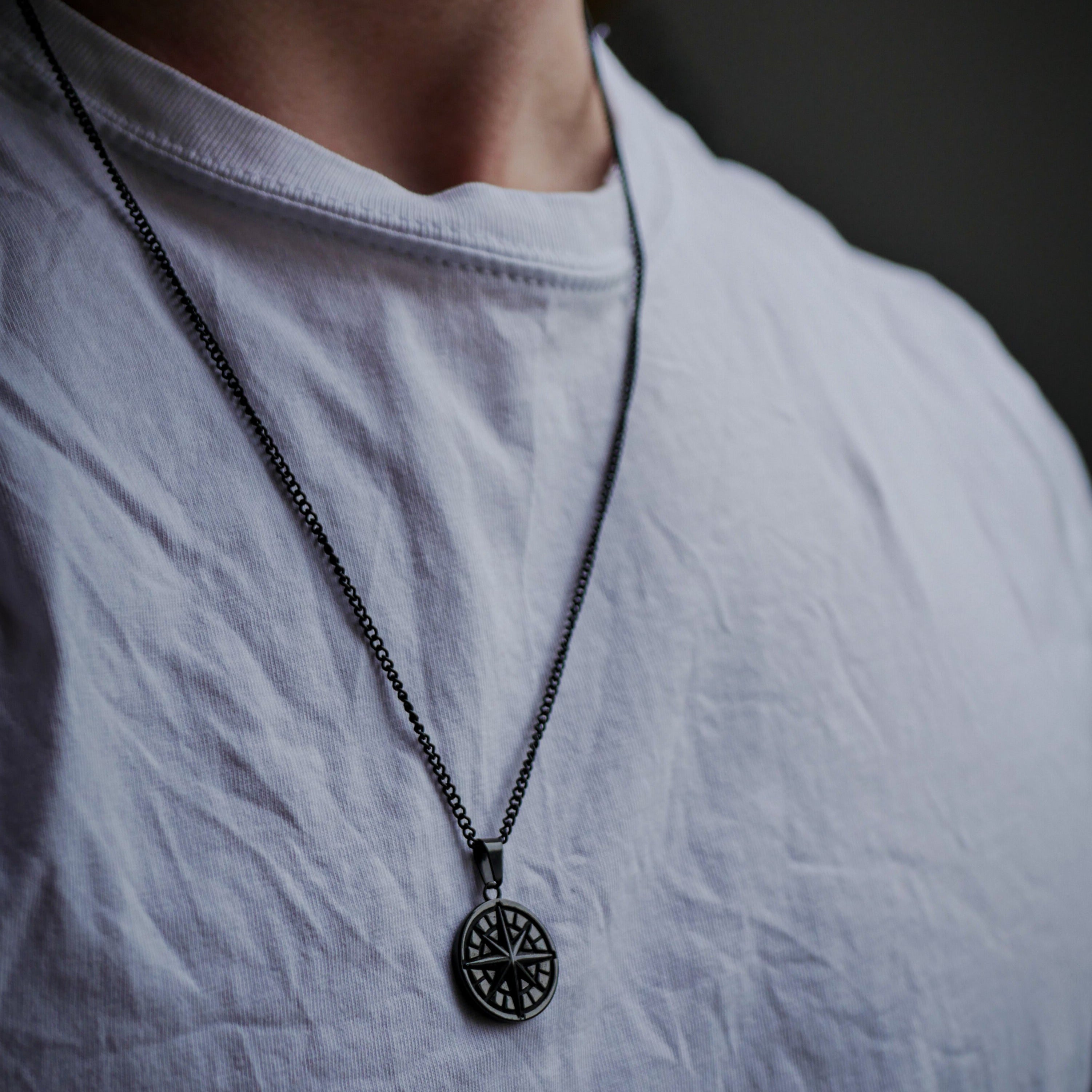 NL Compass pendant 2.0 - Black