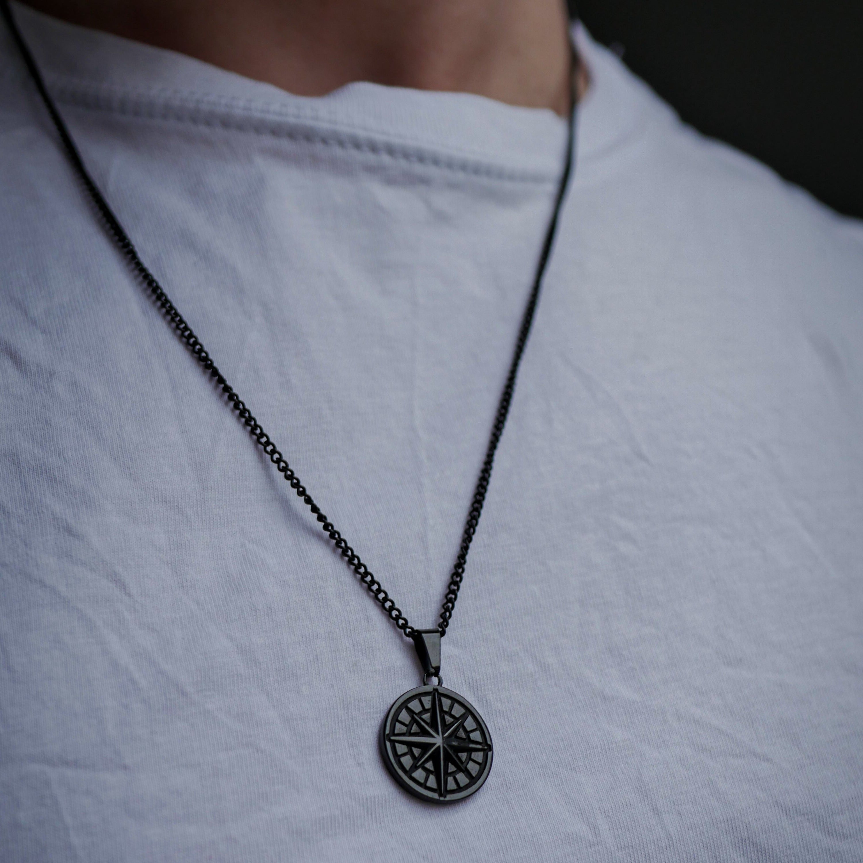 NL Compass pendant 2.0 - Black