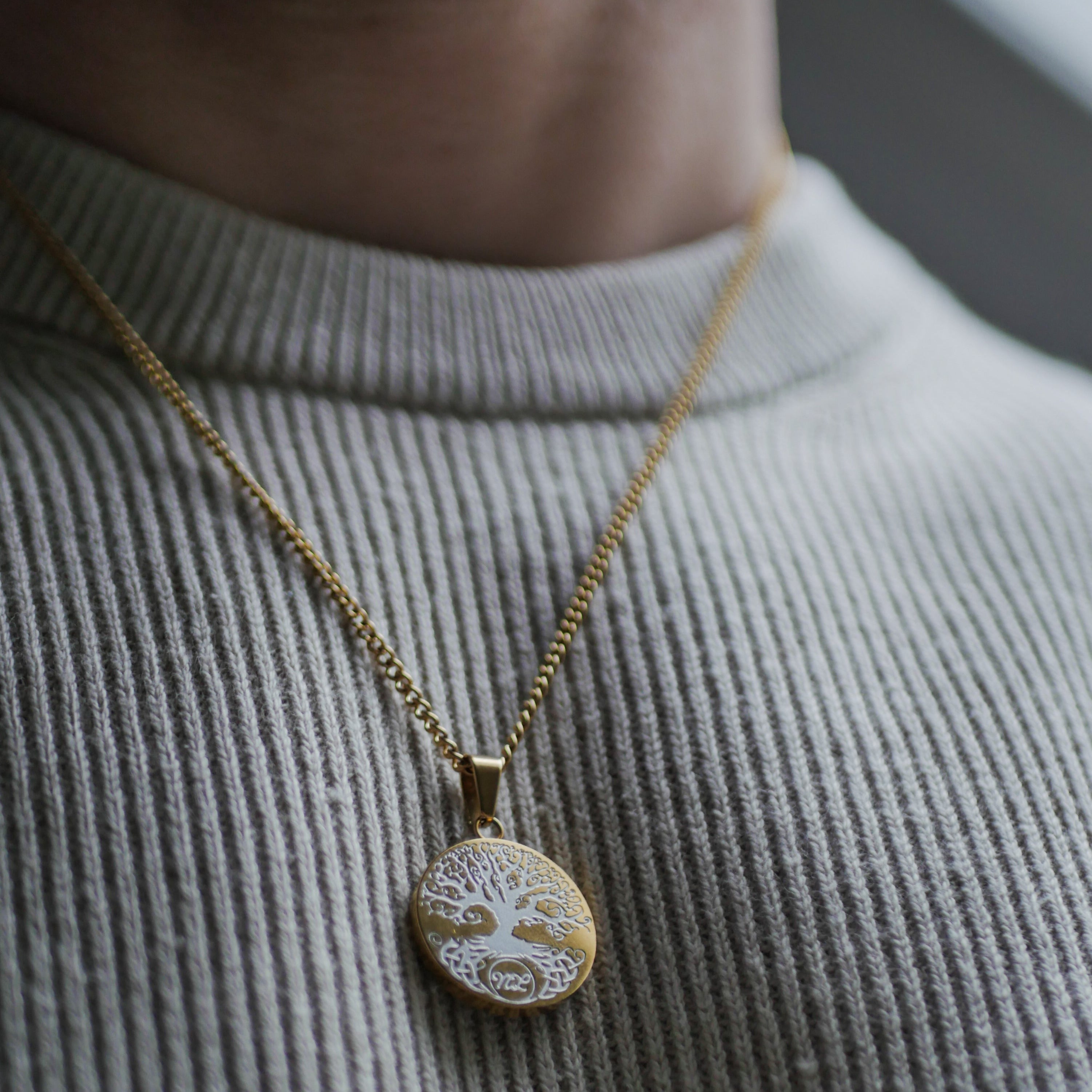 NL Yggdrasil pendant - Gold-toned