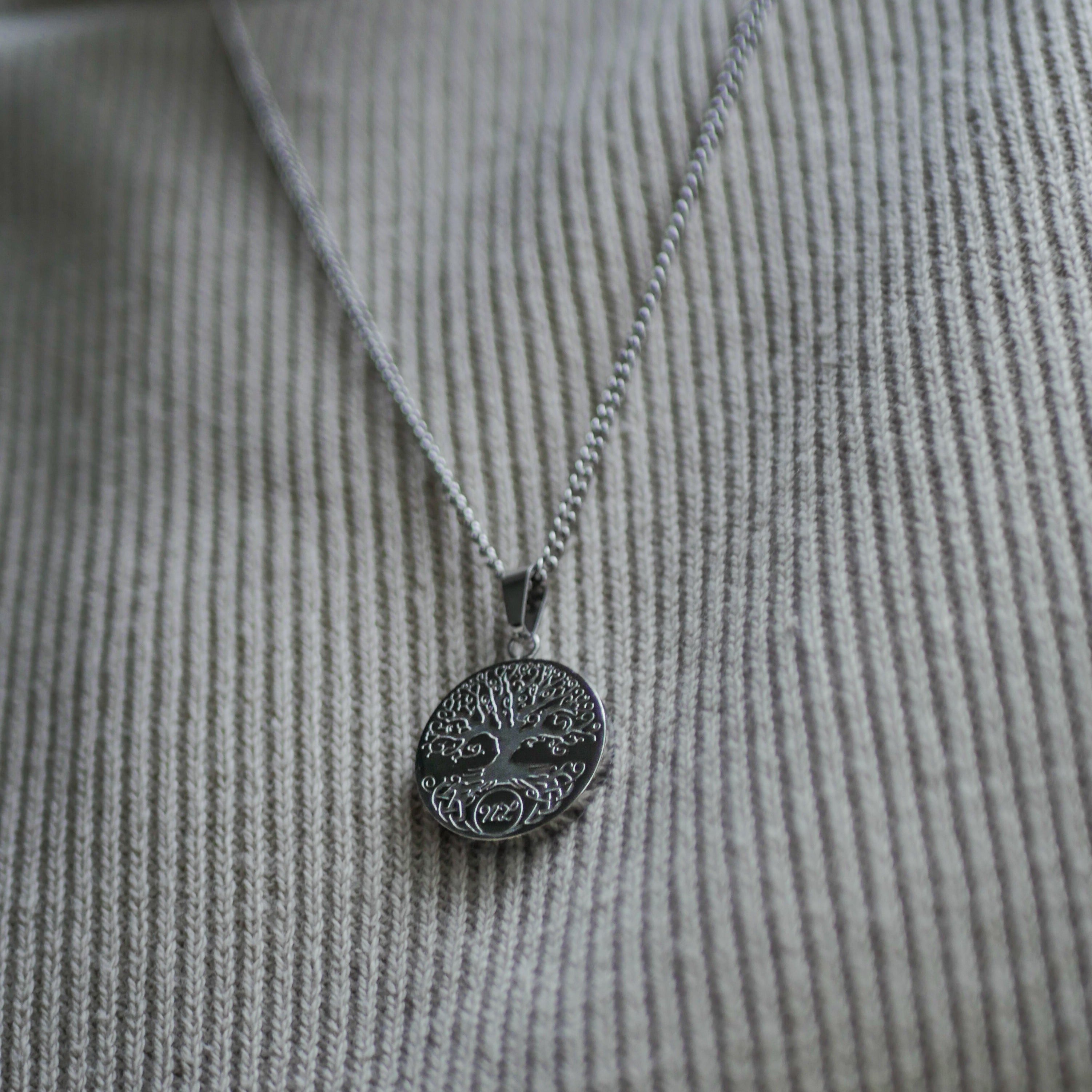 NL Yggdrasil pendant - Silver-toned