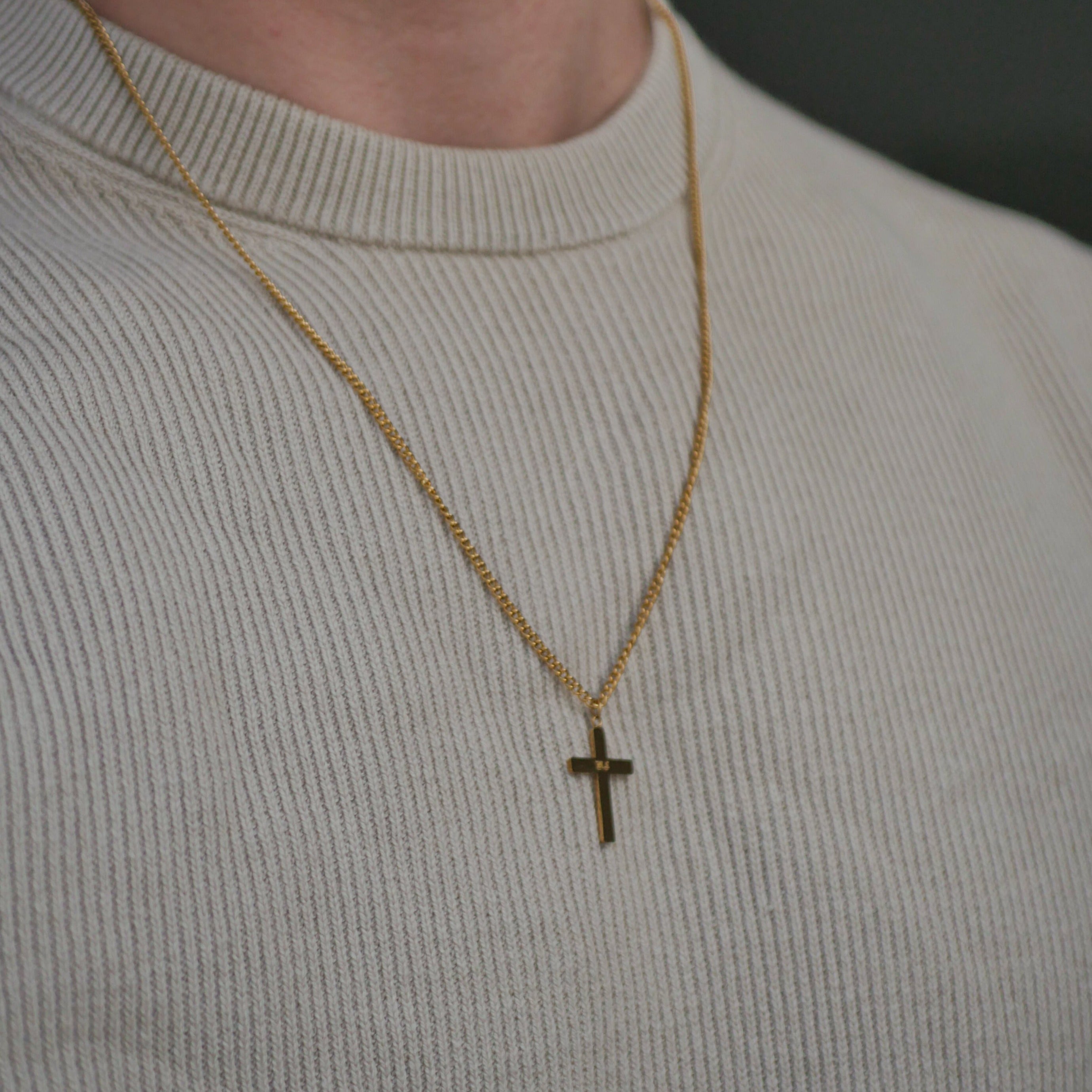 Cross chain - Gold-toned