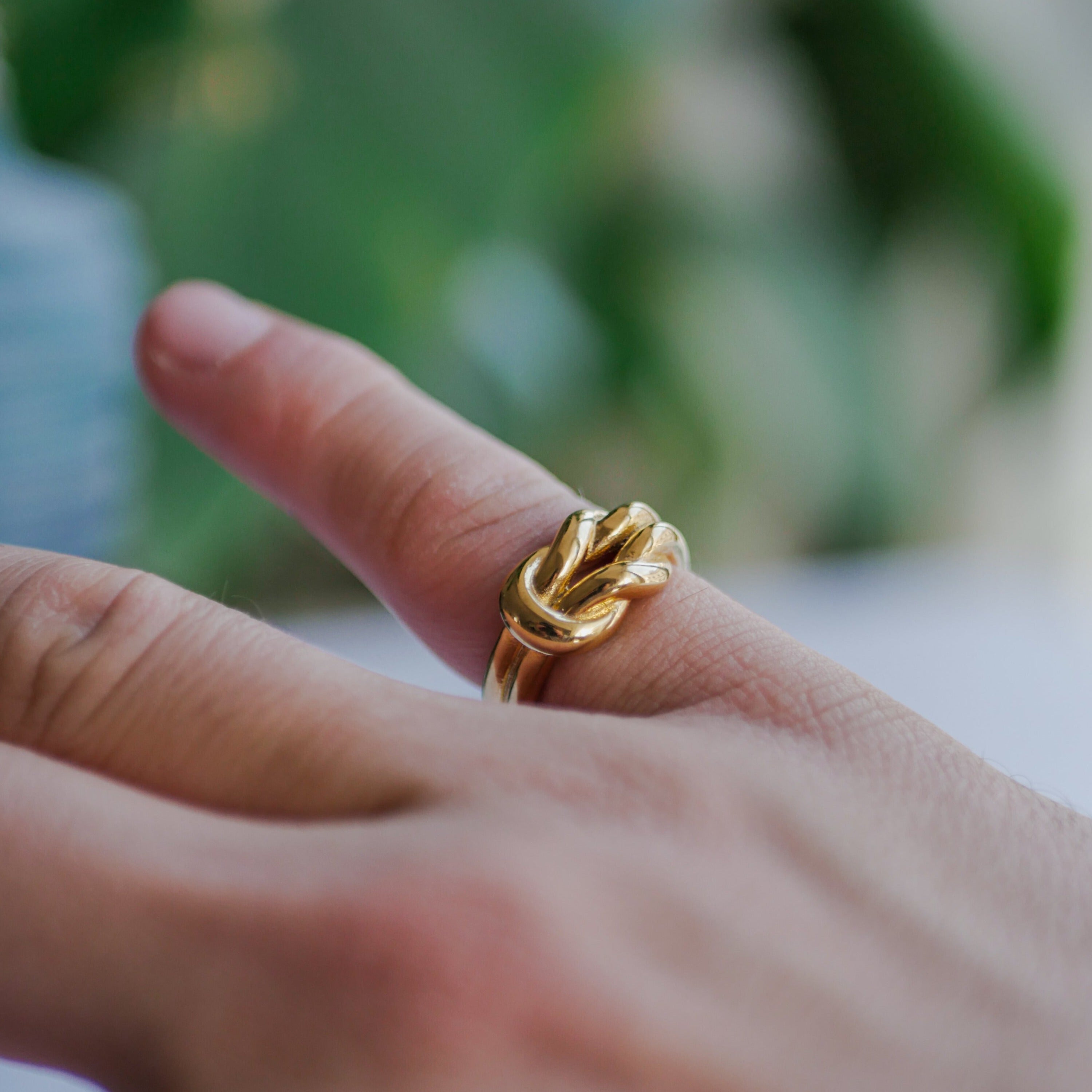 Perpetual band ring - Gold-toned