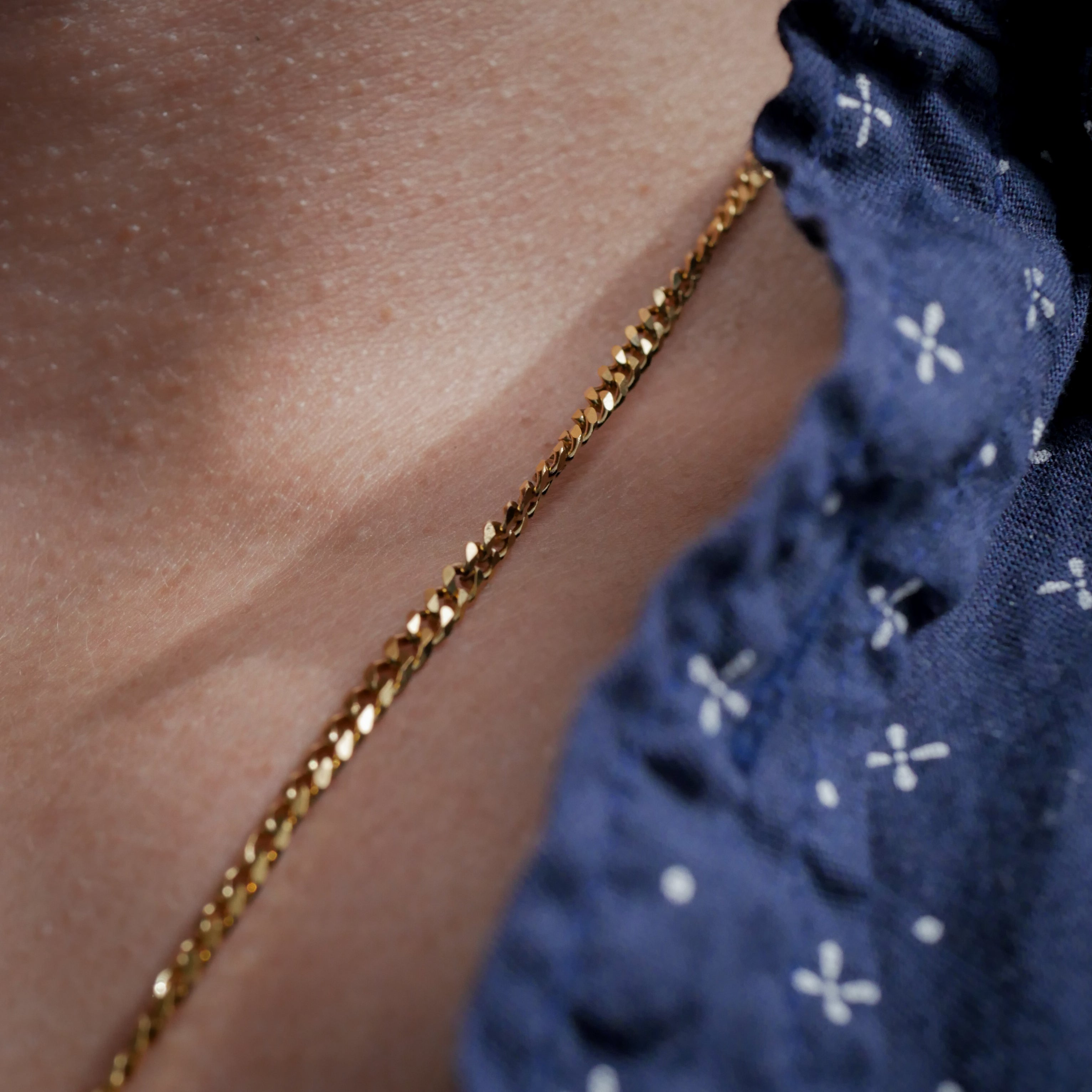 NL Armor pendant - Gold-toned