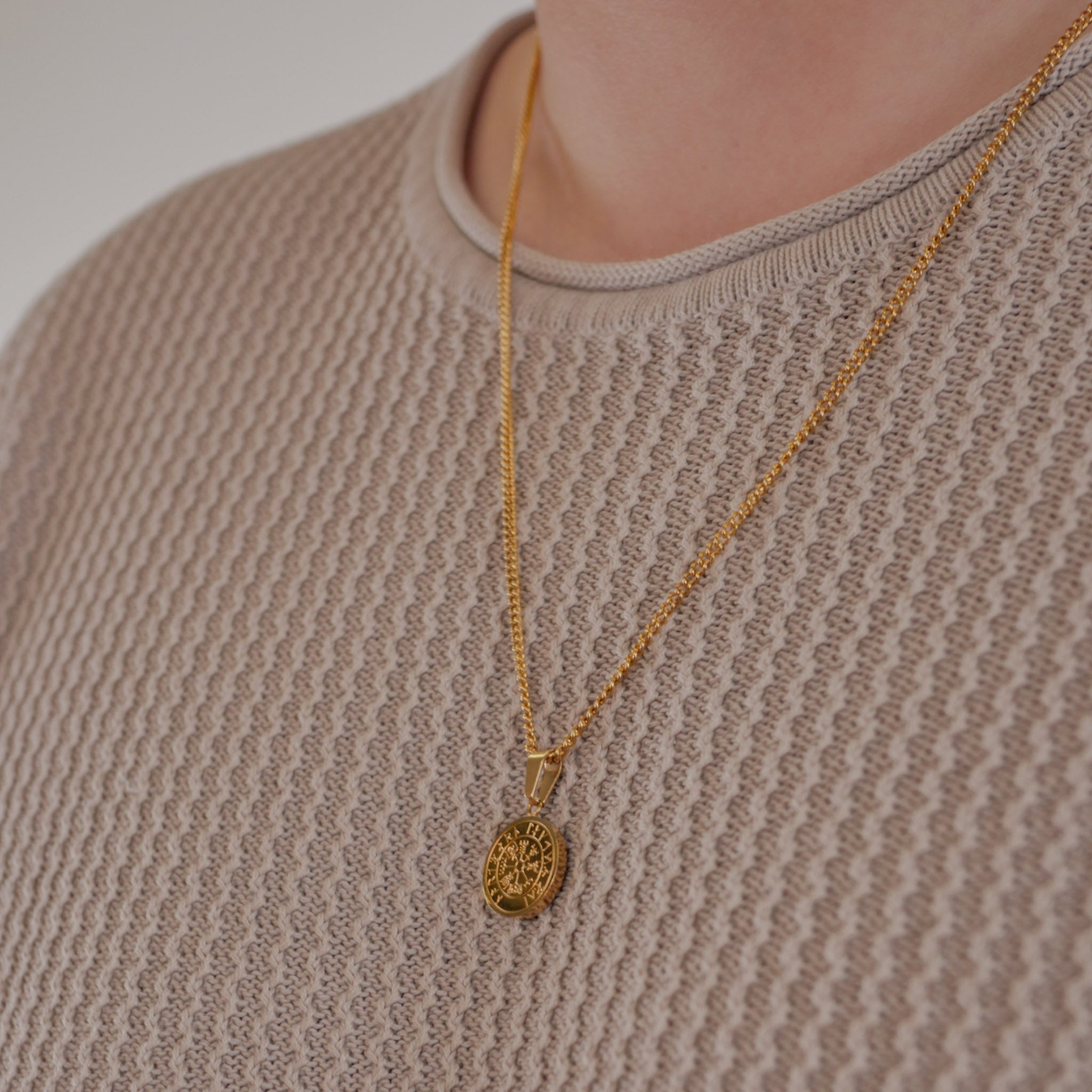 NL Minimal Vegvisir pendant - Gold-toned