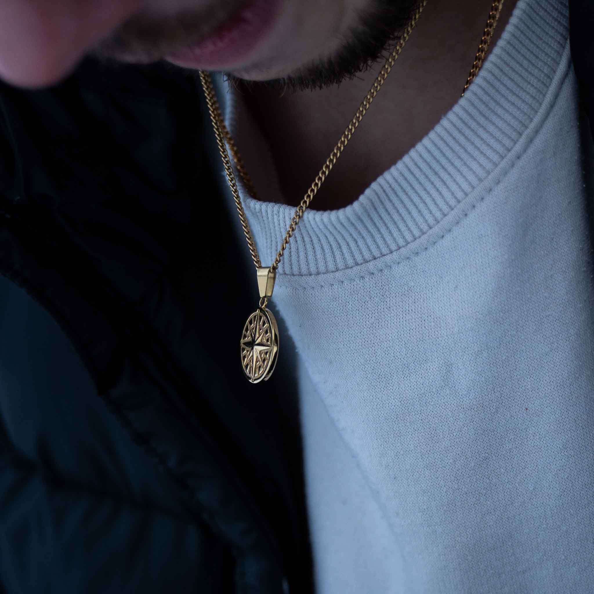 NL Compass pendant 2.0 - Gold-toned