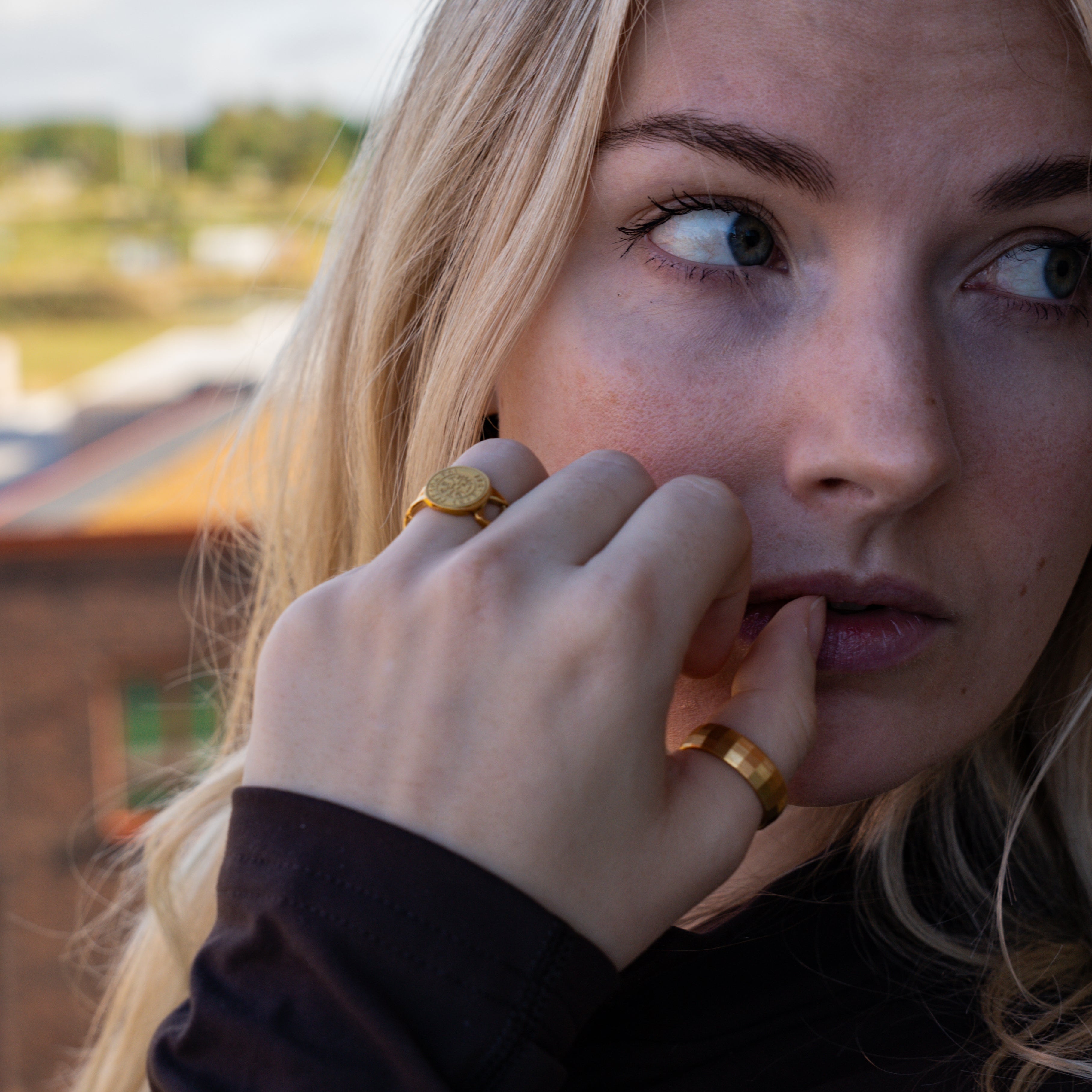 Siempre Cushion band - Gold-toned ring