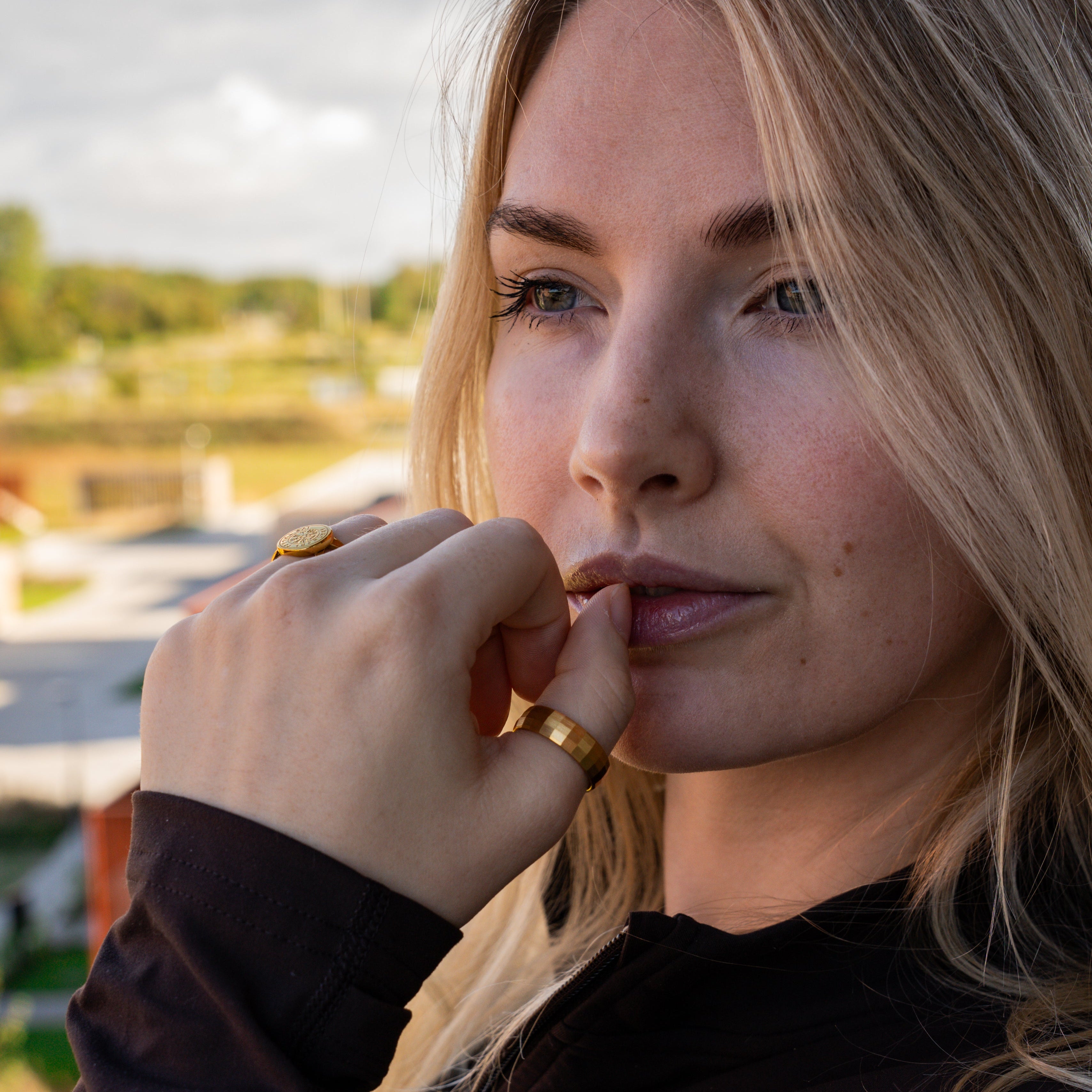 Siempre Cushion band - Gold-toned ring