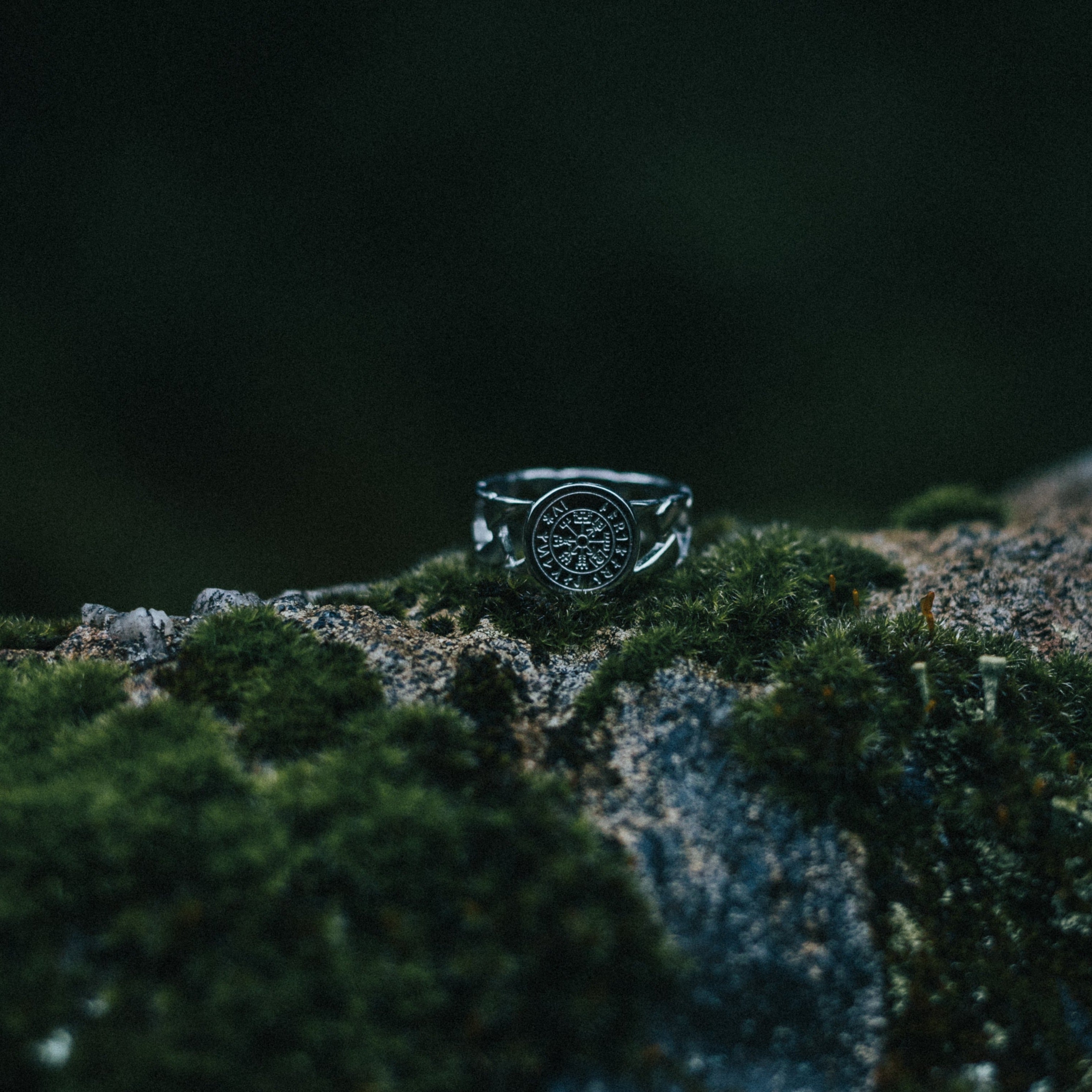 Vegvisir Chain Signature - Silver-toned ring