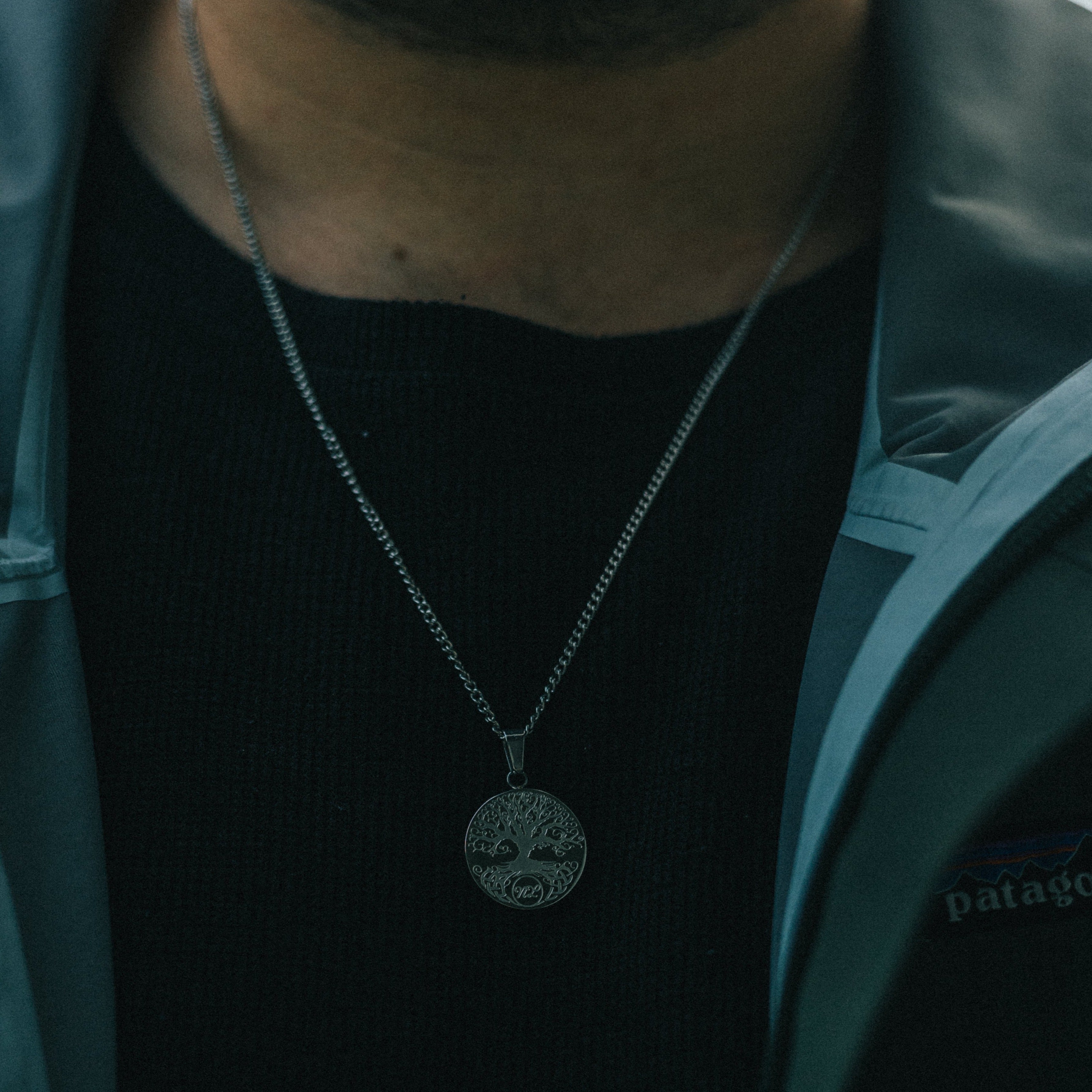 NL Yggdrasil pendant - Silver-toned