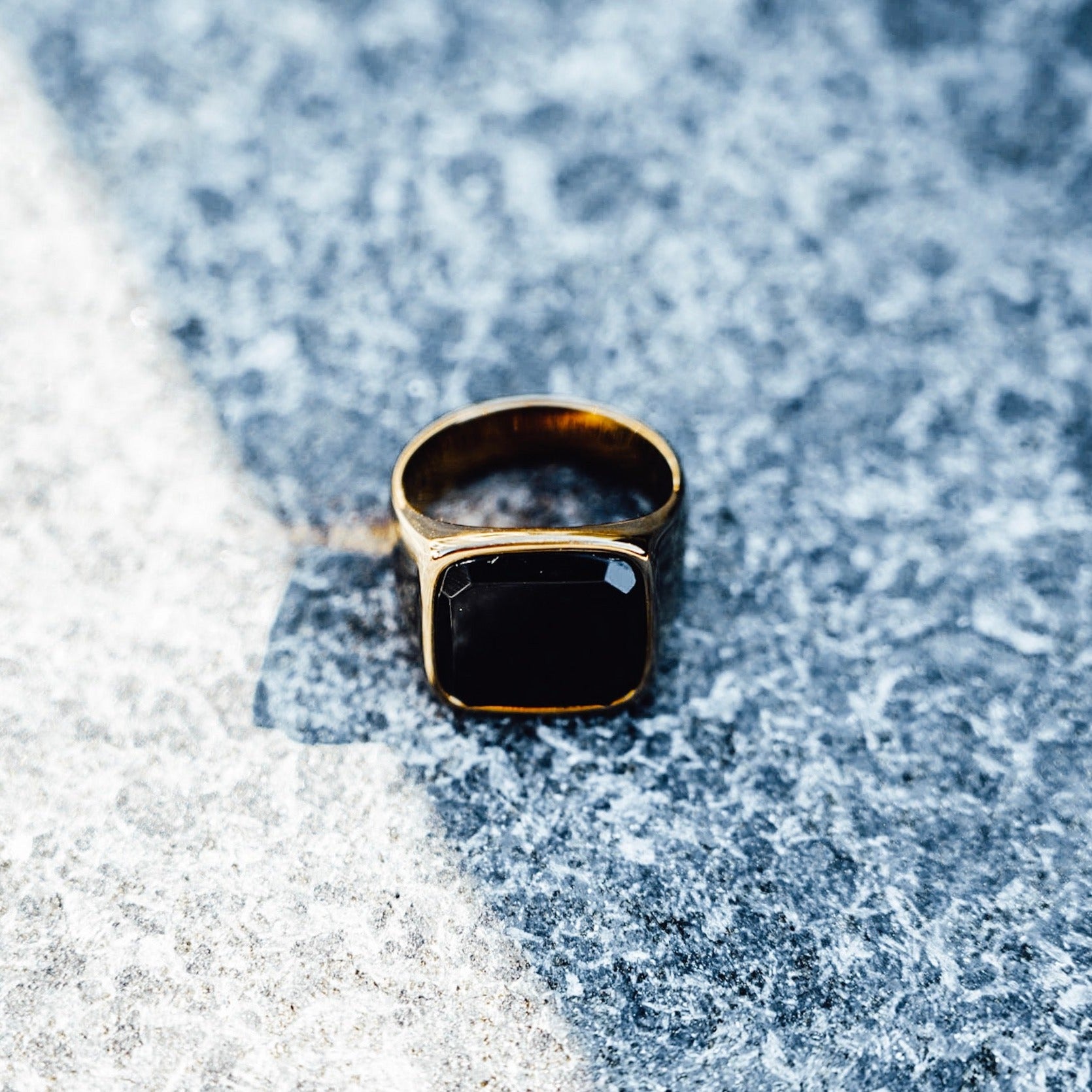 Black Onyx Oversize Signature - Gold-toned ring