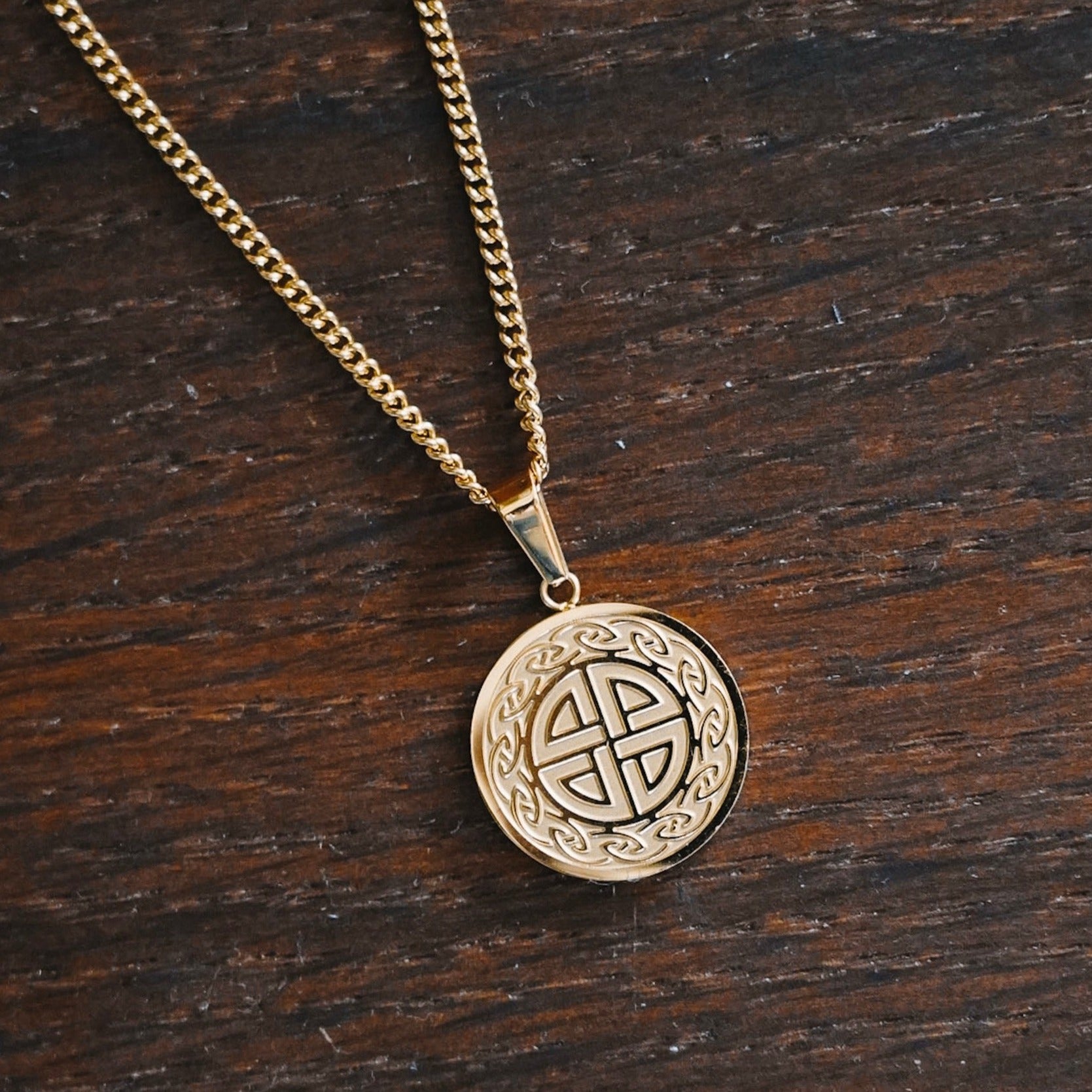 NL Knot pendant - Gold-toned