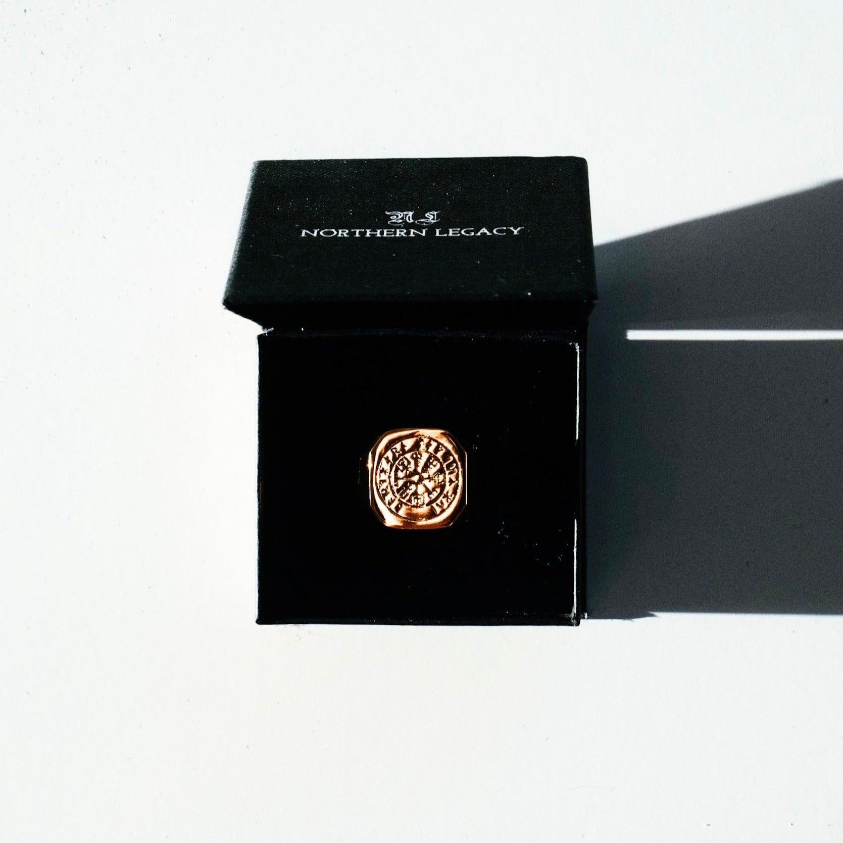 Vegvisir Oversize Signature - Gold-toned ring