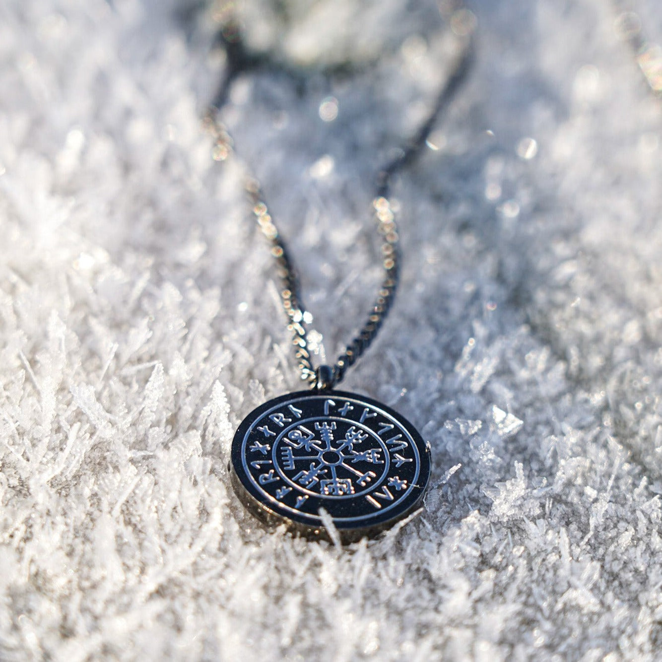 Vegvisir pendant - Black