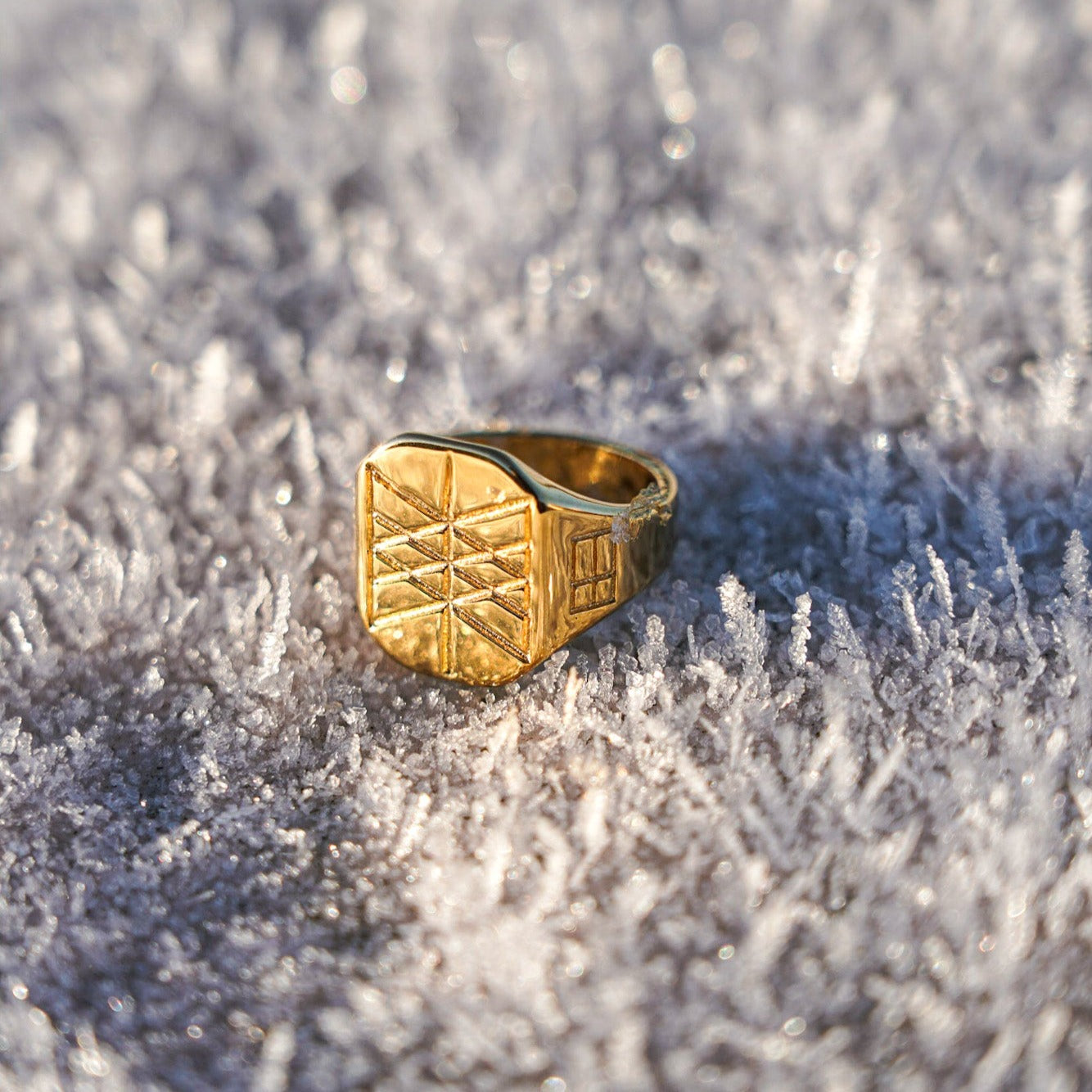Web of Wyrd Signature ring - Gold-toned