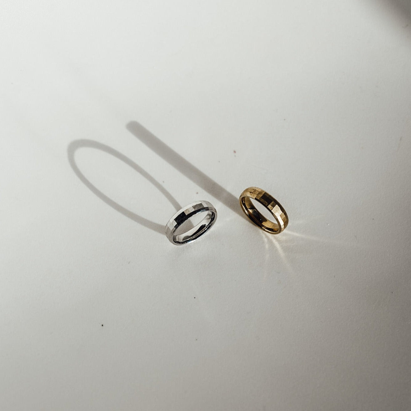 Siempre Cushion band - Gold-toned ring