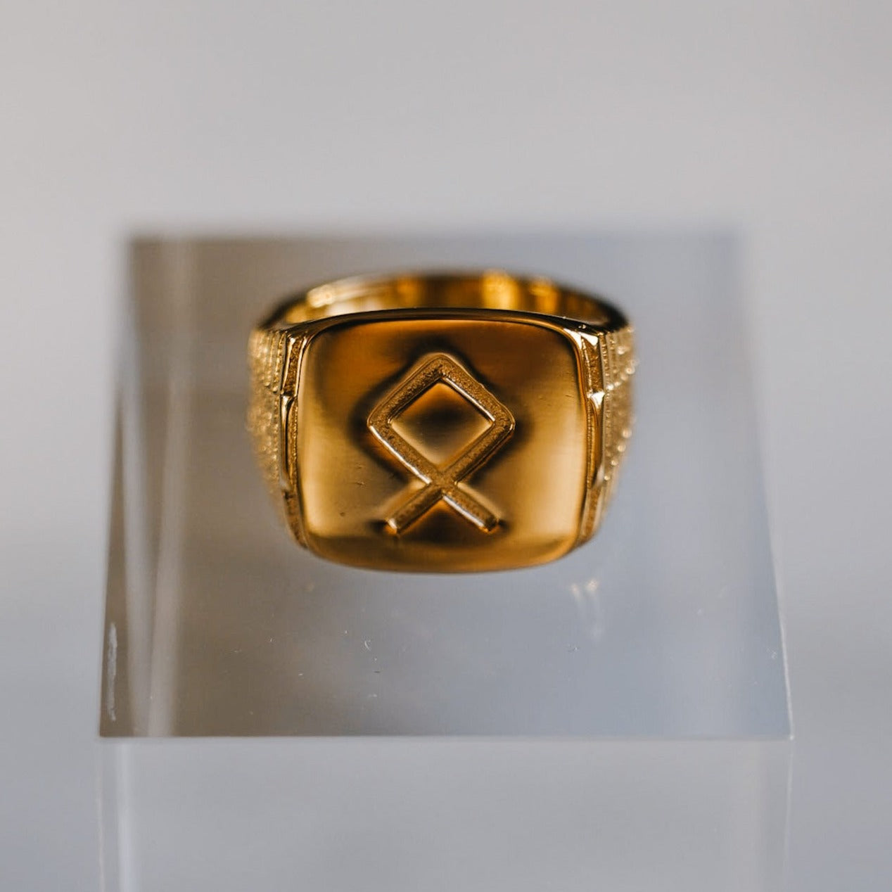 Othila Oversize Signature - Gold-toned ring