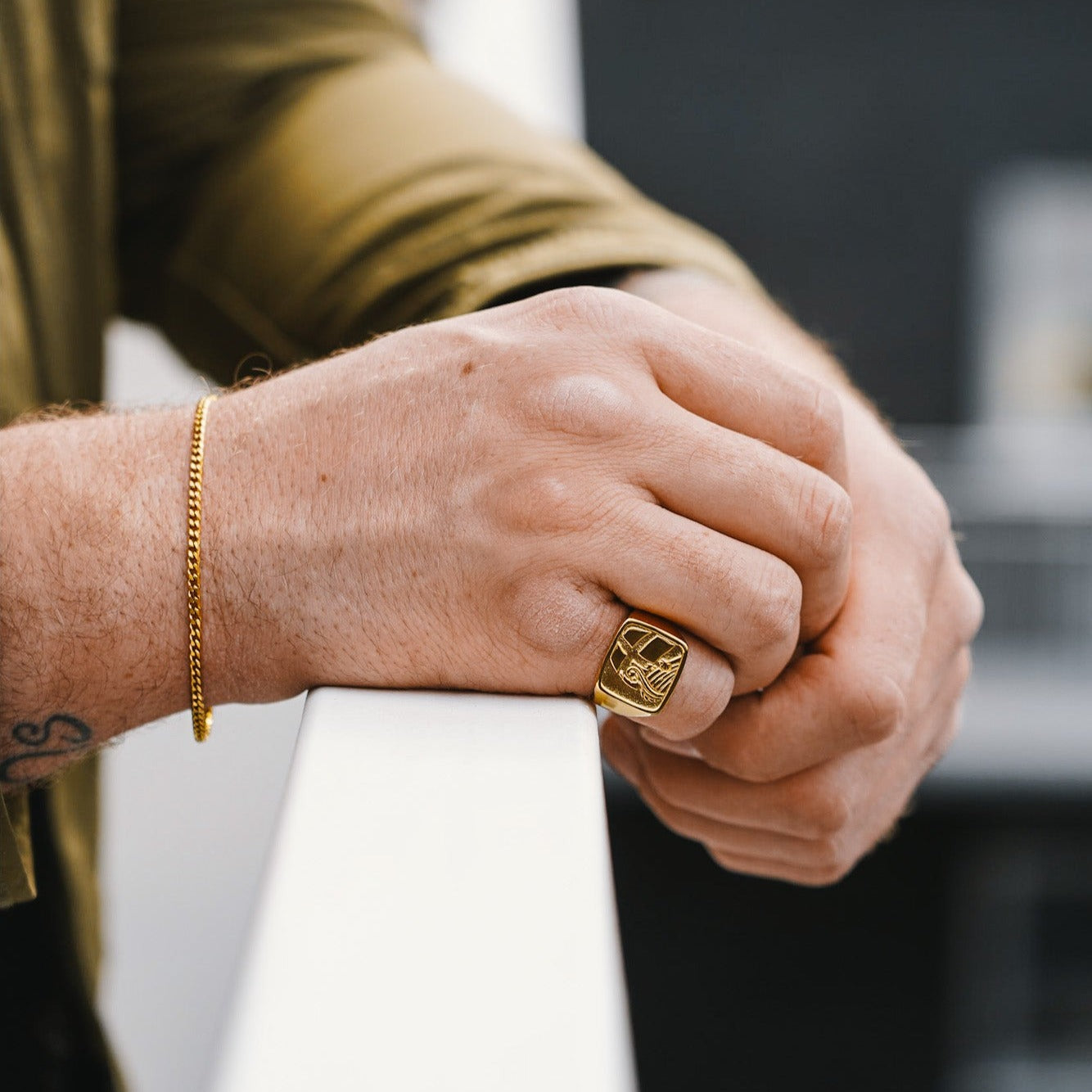 Explorer Oversize Signature - Gold-toned ring