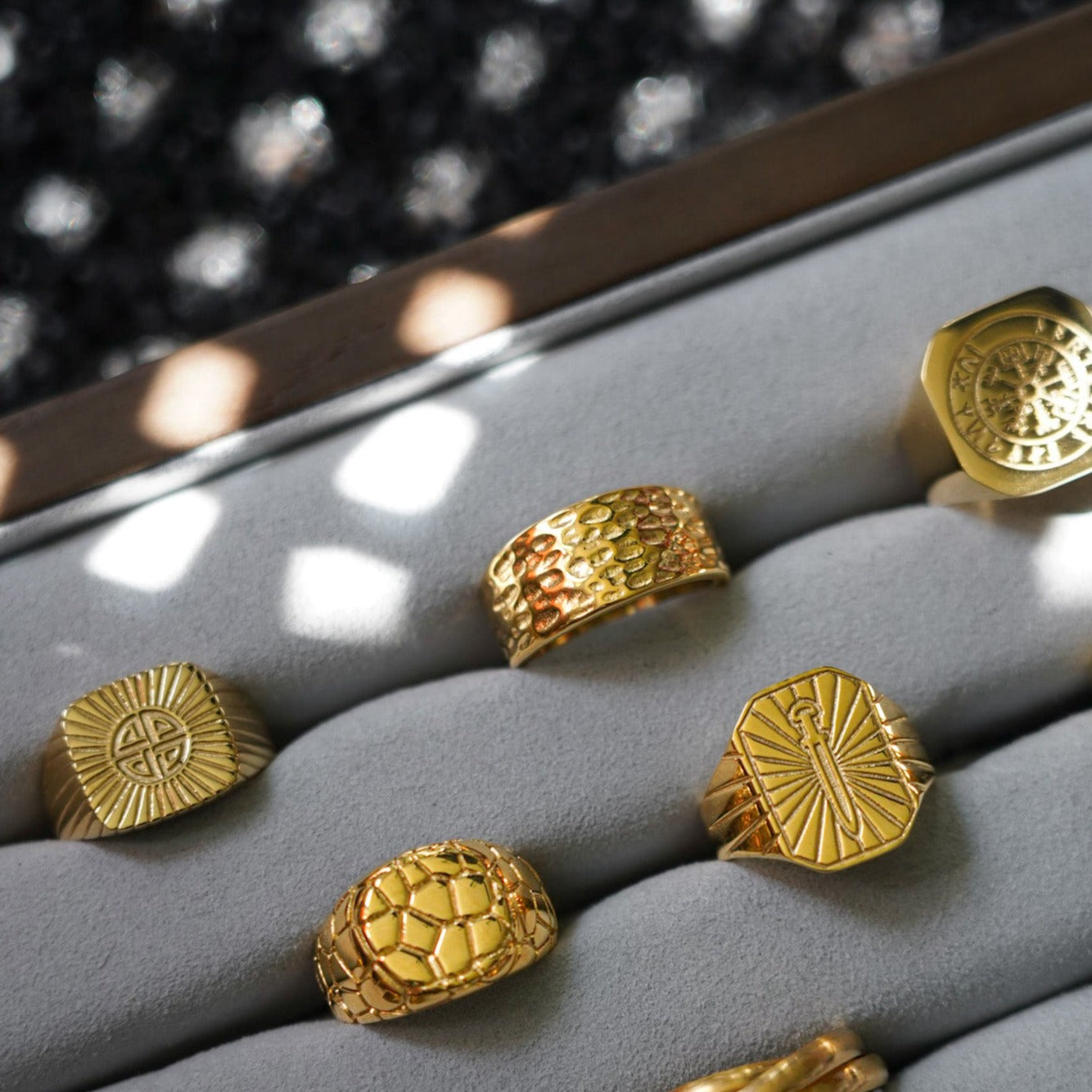 Hammered Signature - Gold-toned ring