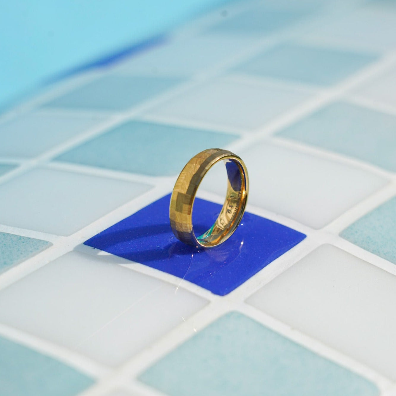 Siempre Cushion band - Gold-toned ring